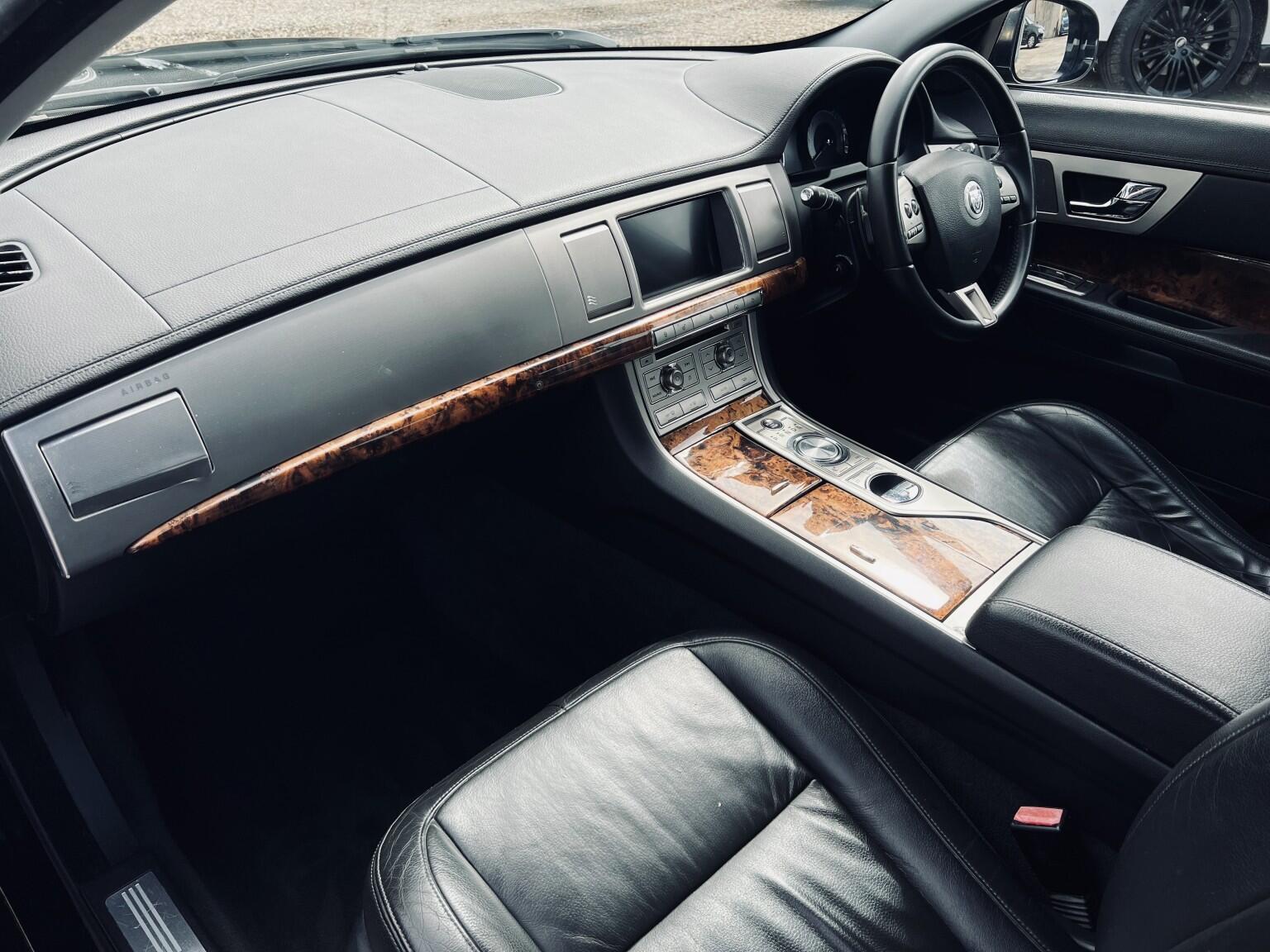Jaguar XF view 17
