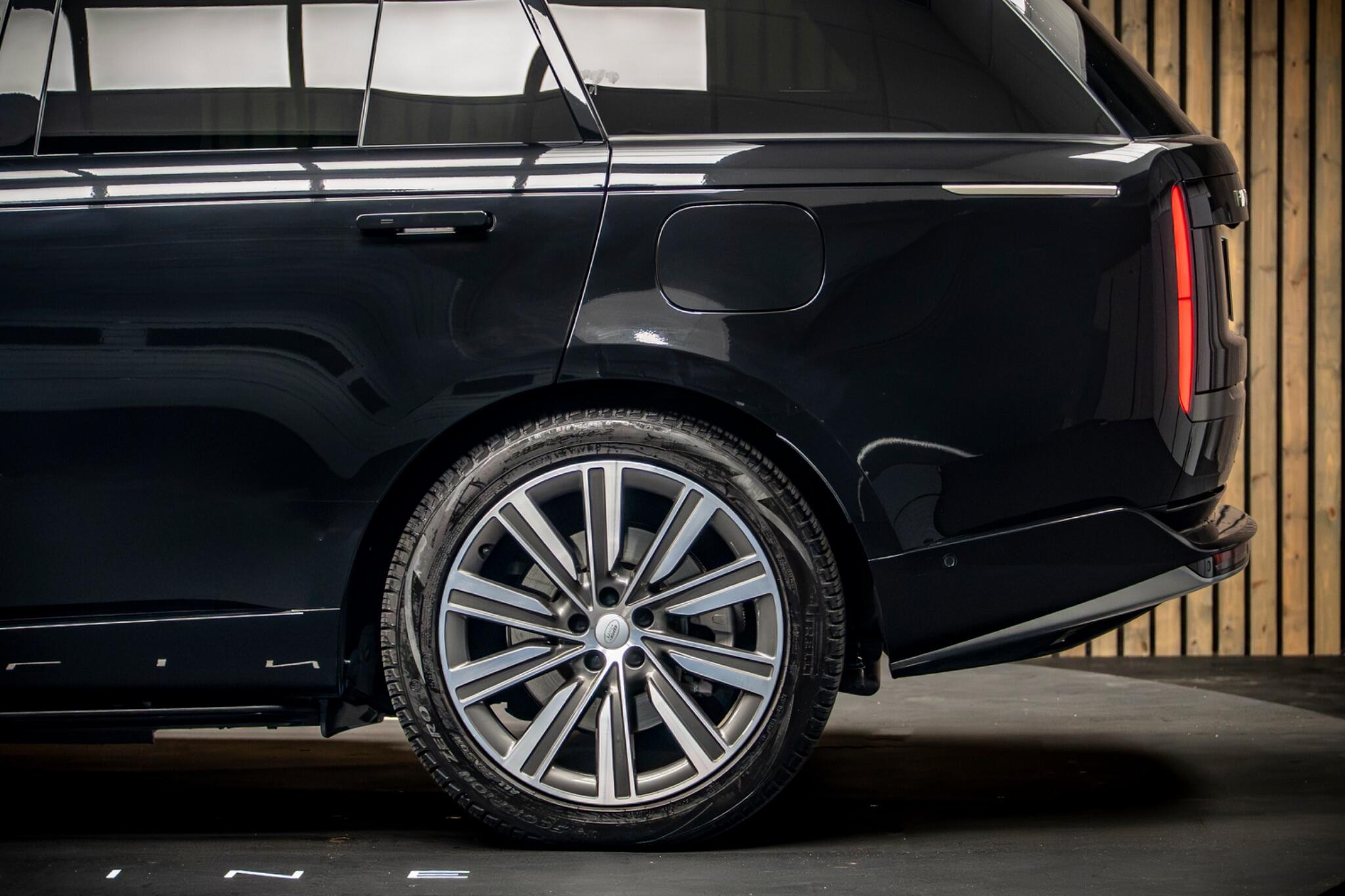 Land Rover Range Rover view 18