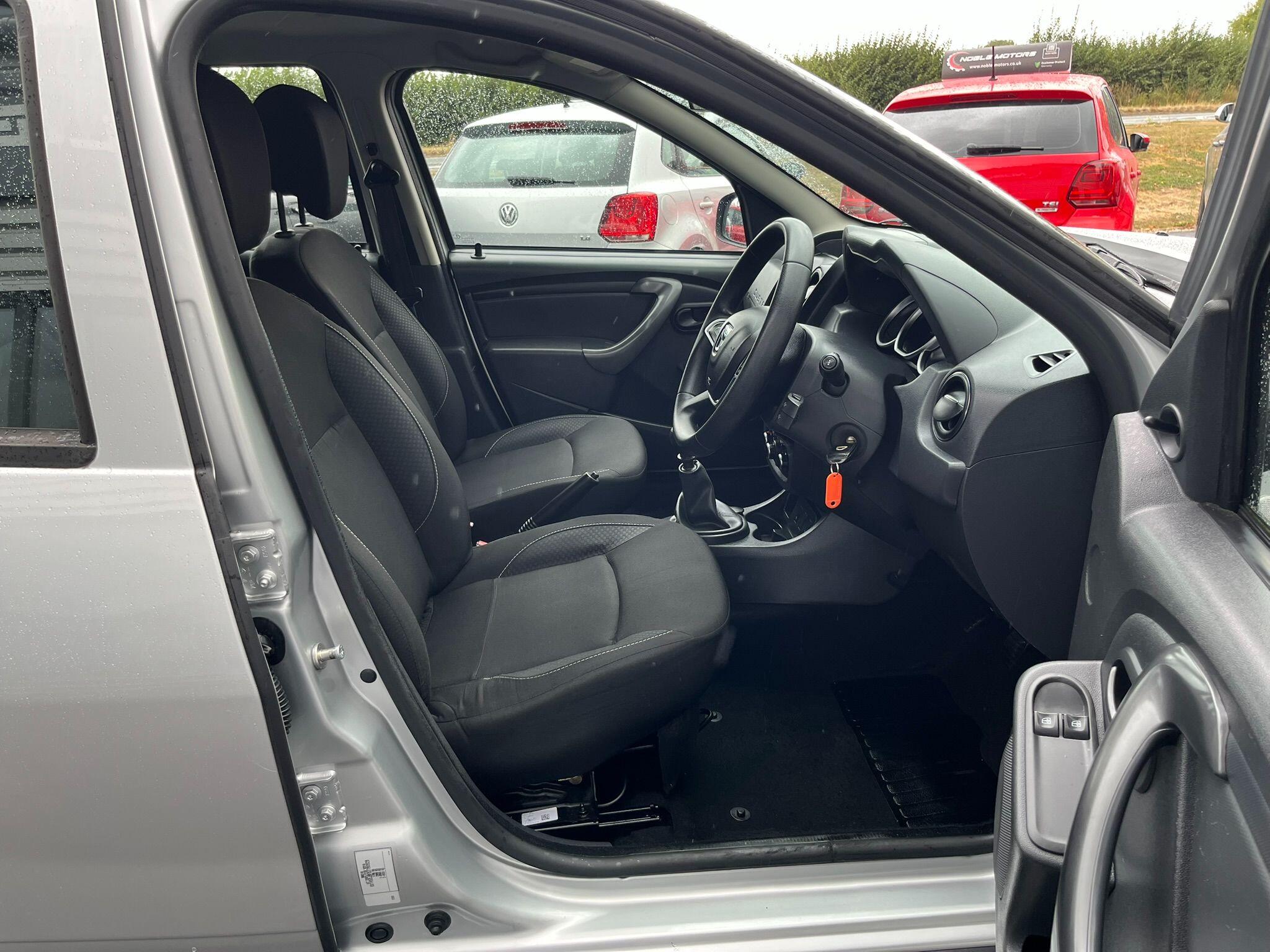 Dacia Duster view 9