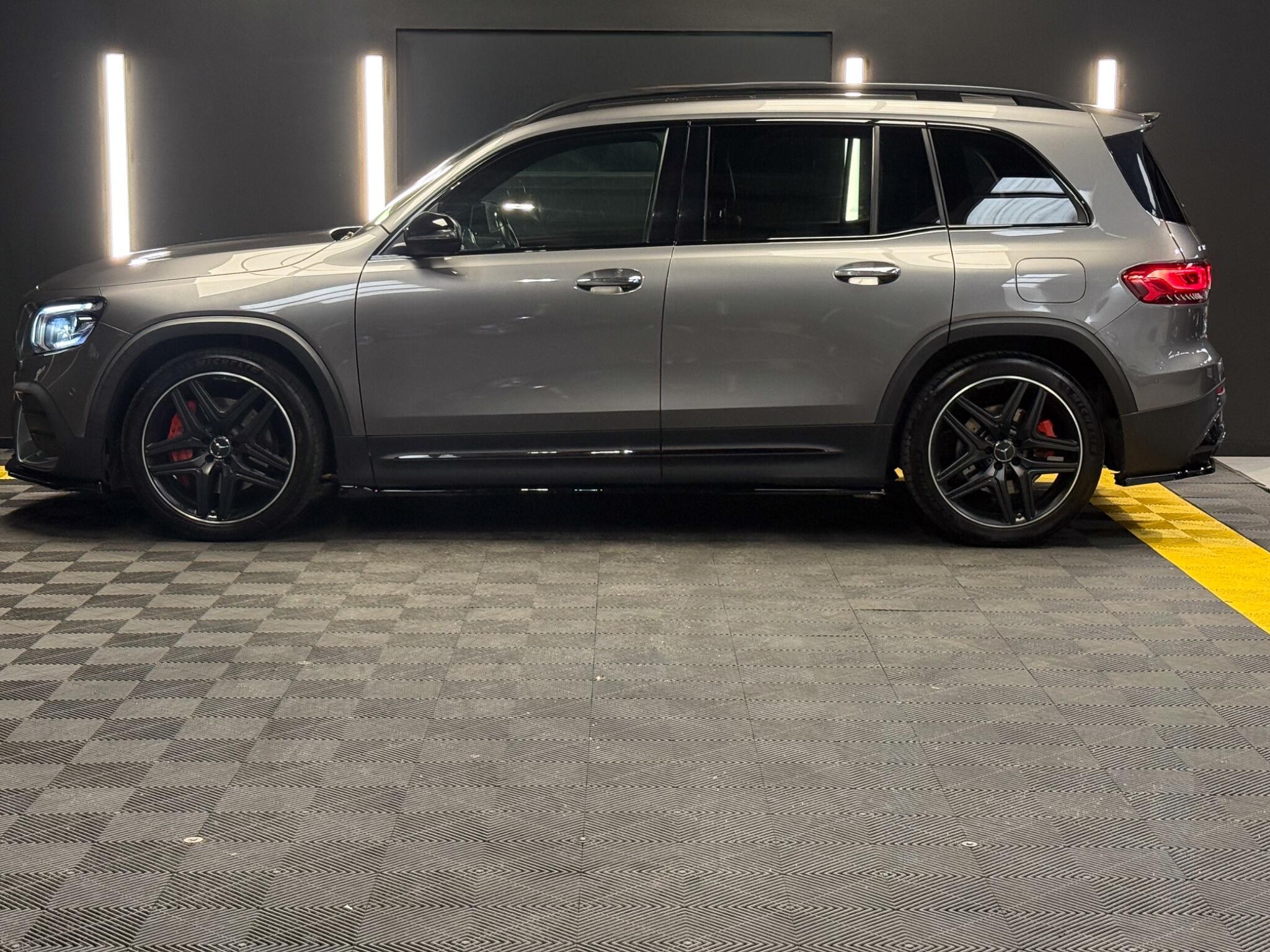 Mercedes-Benz GLB view 3