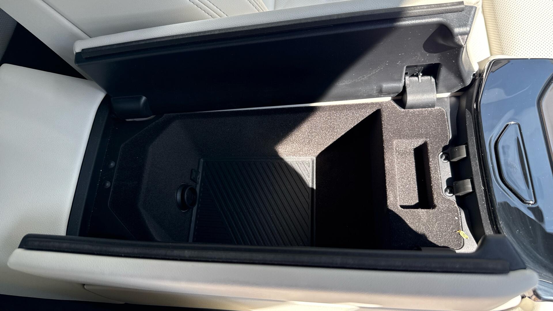BMW 5 Series view 38