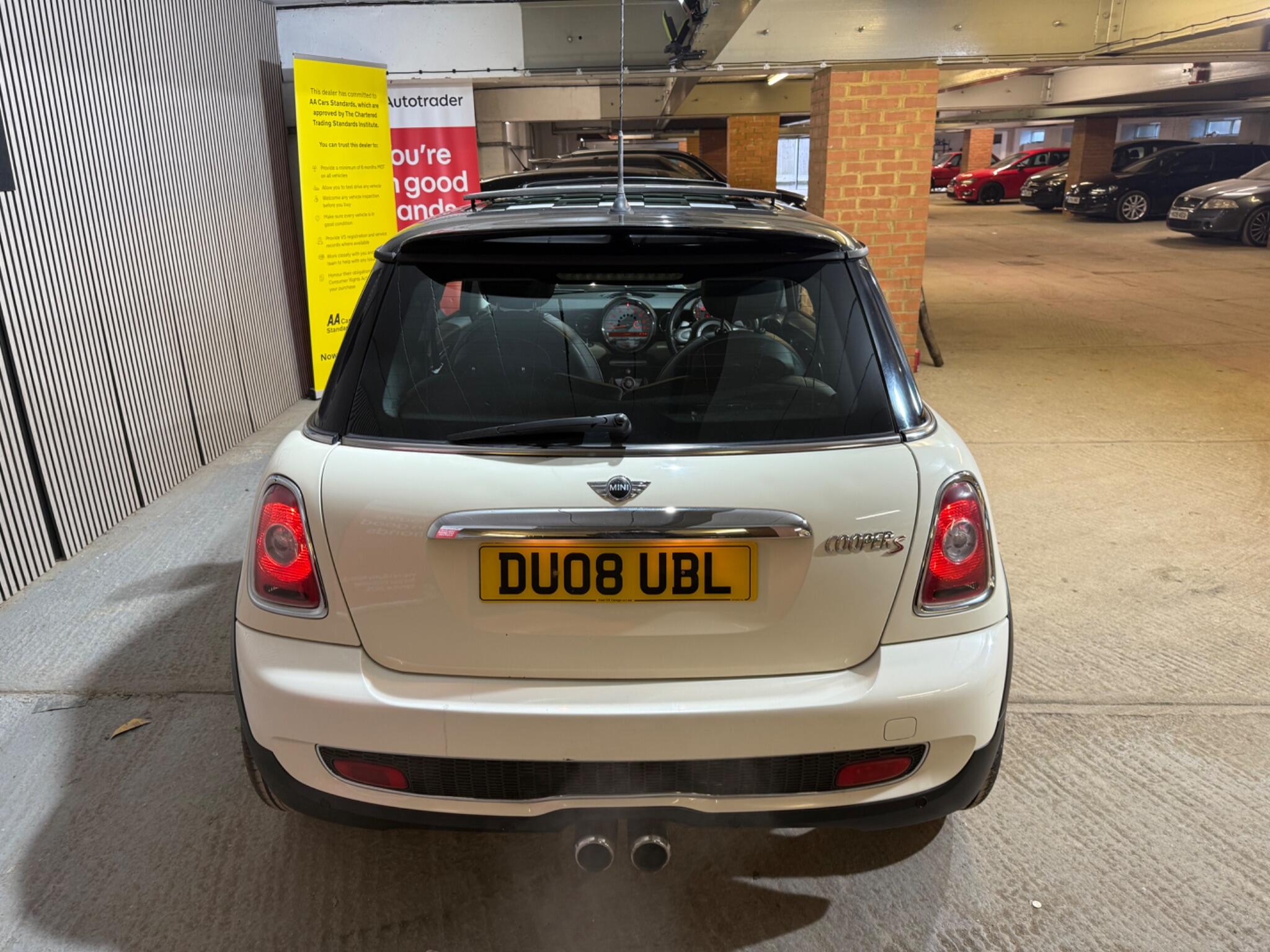 2008 MINI Hatch image 11