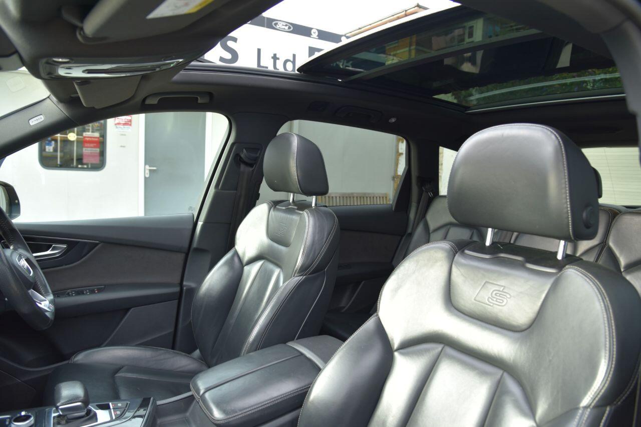 Audi Q7 view 15