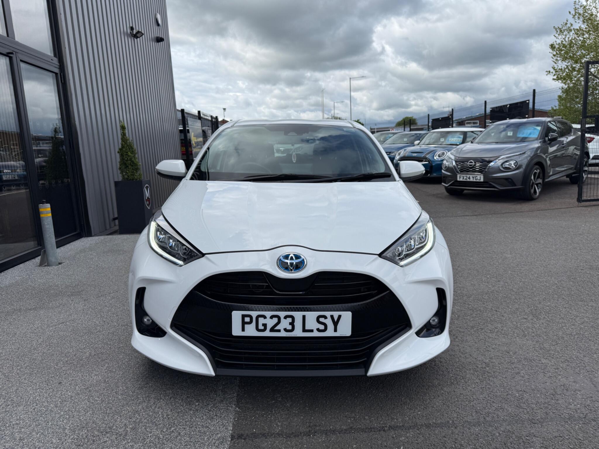 Toyota Yaris view 11