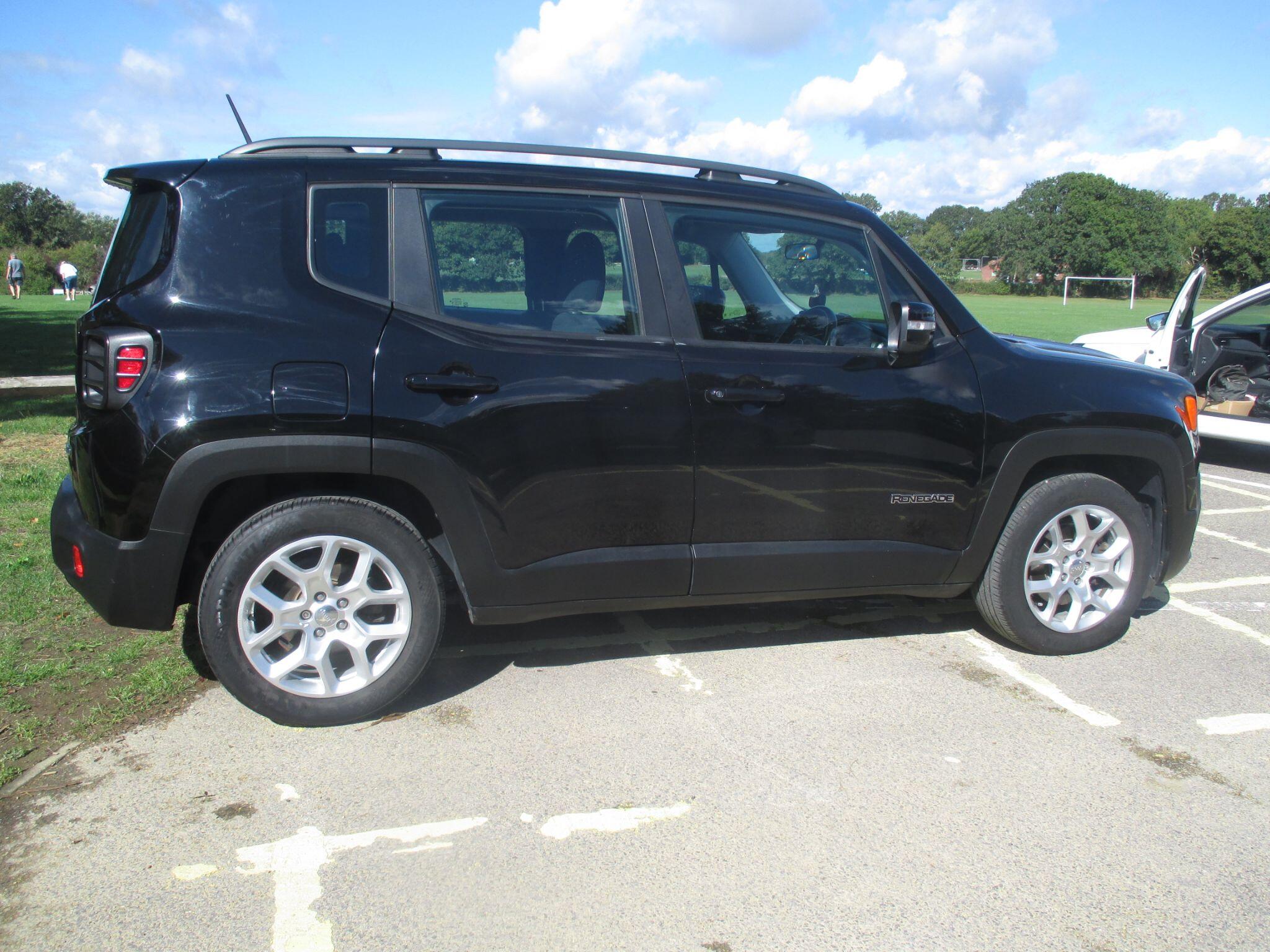 Jeep Renegade view 8