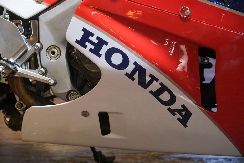 Honda VFR750 view 6