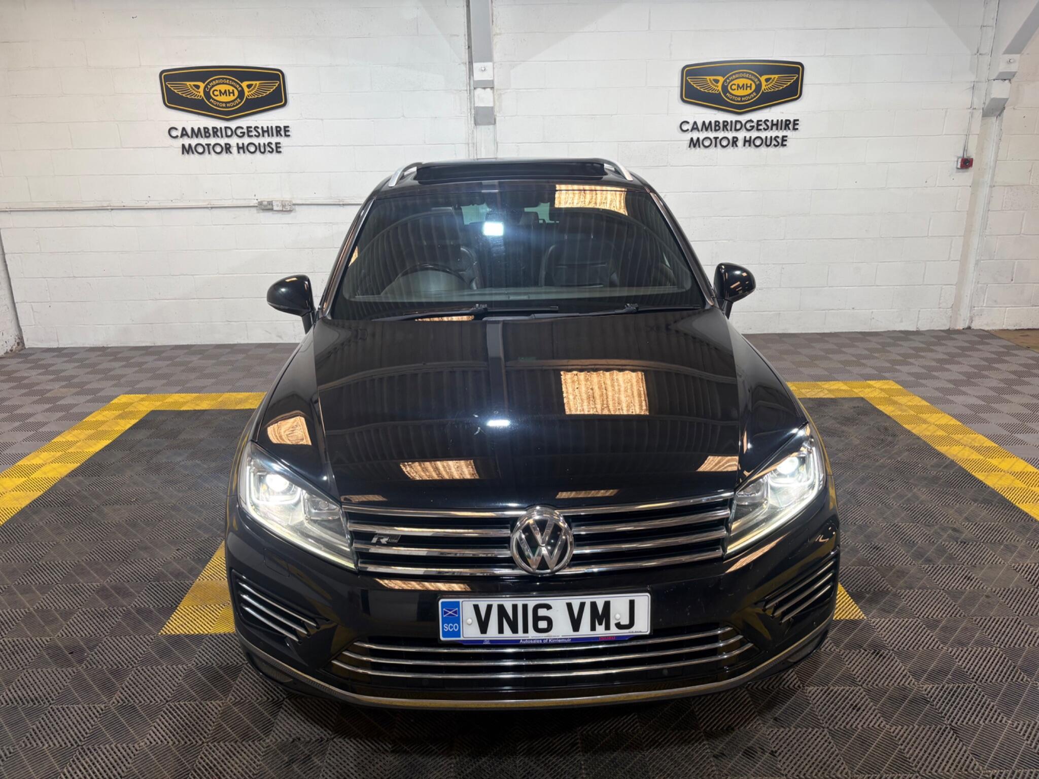 Volkswagen Touareg view 22
