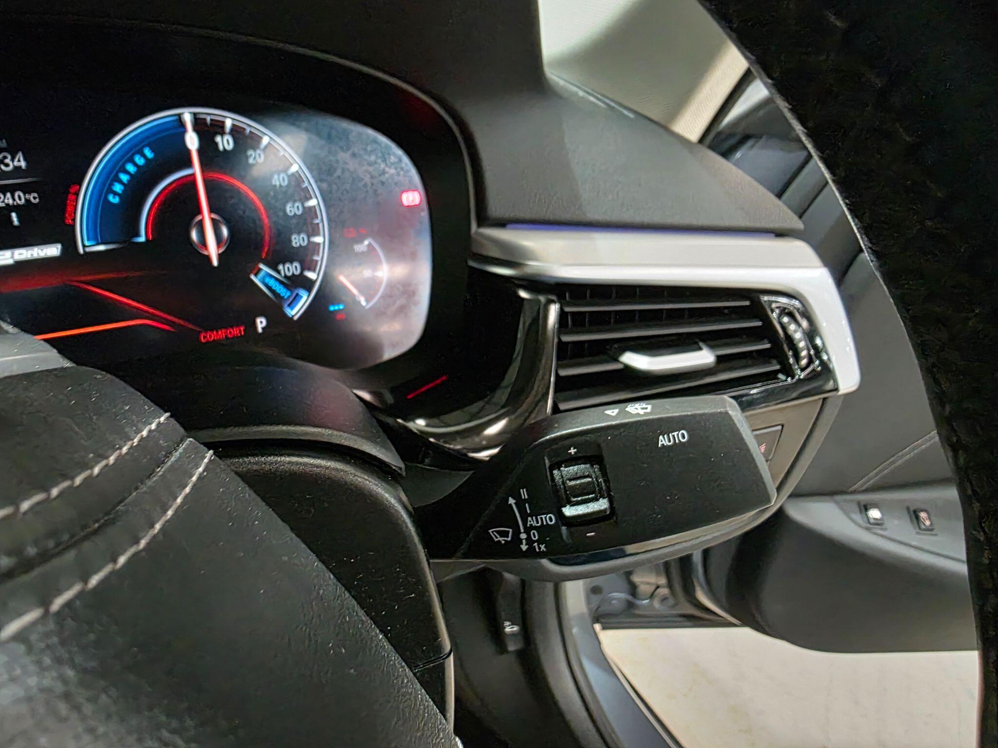 BMW 5 Series view 21