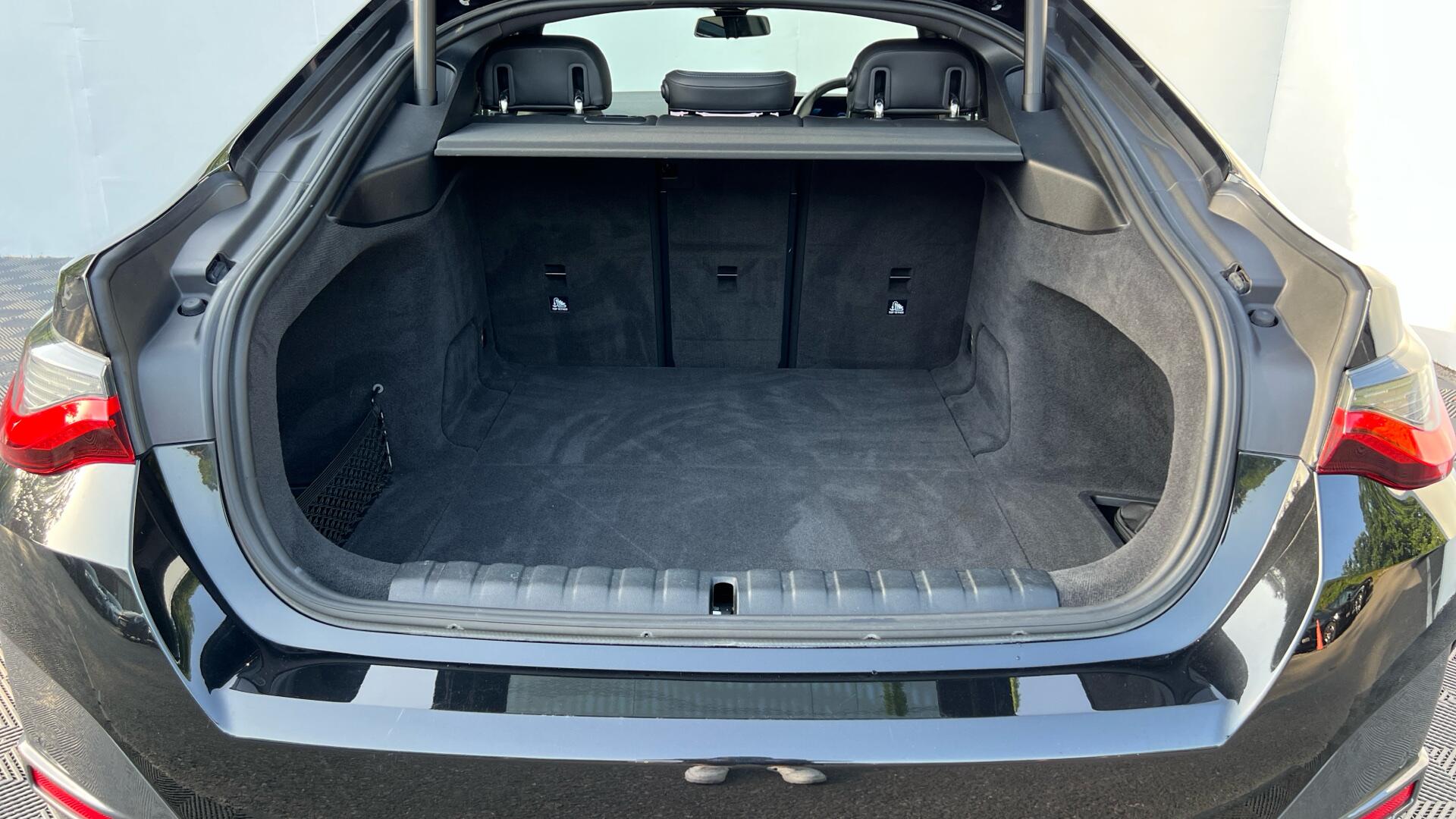 BMW I4 view 13