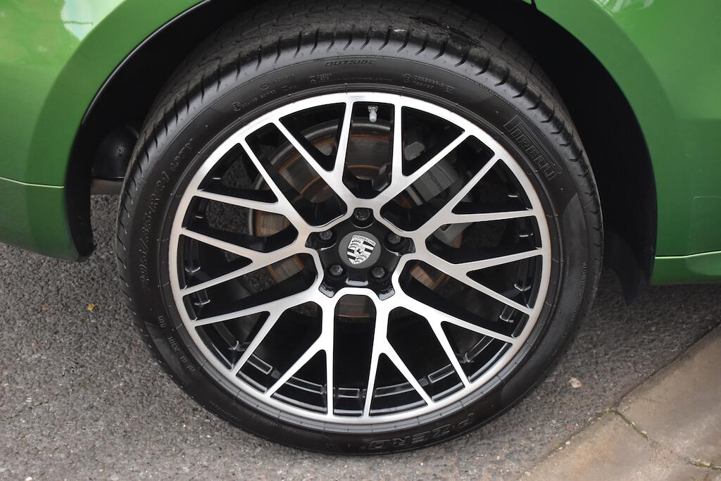 Porsche Macan view 98