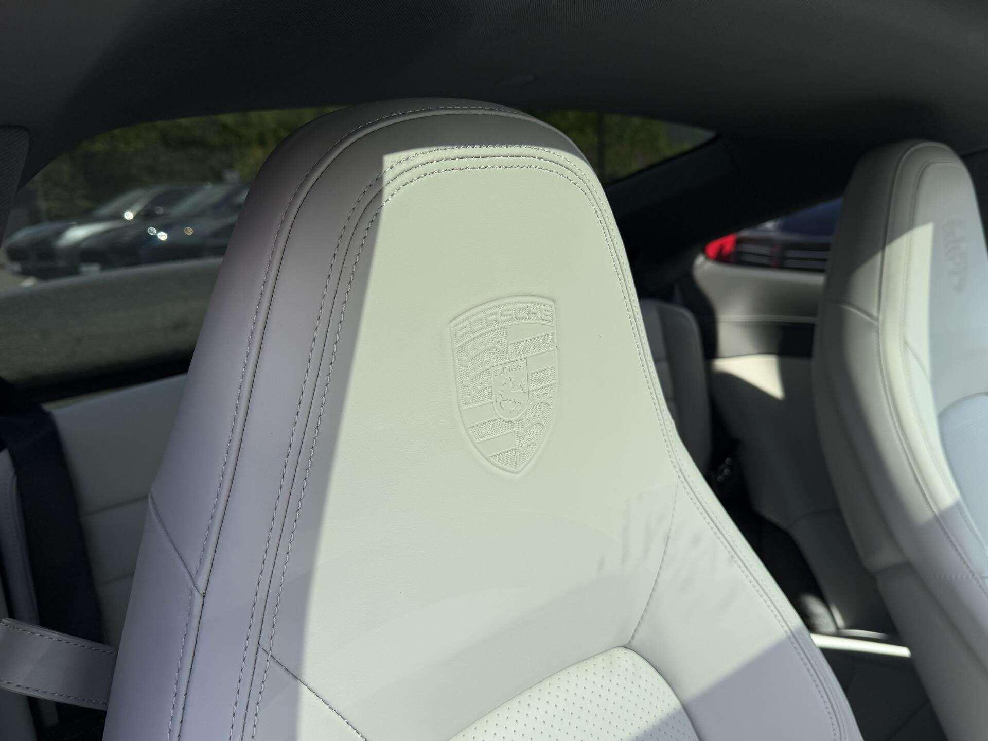Porsche 911 view 13