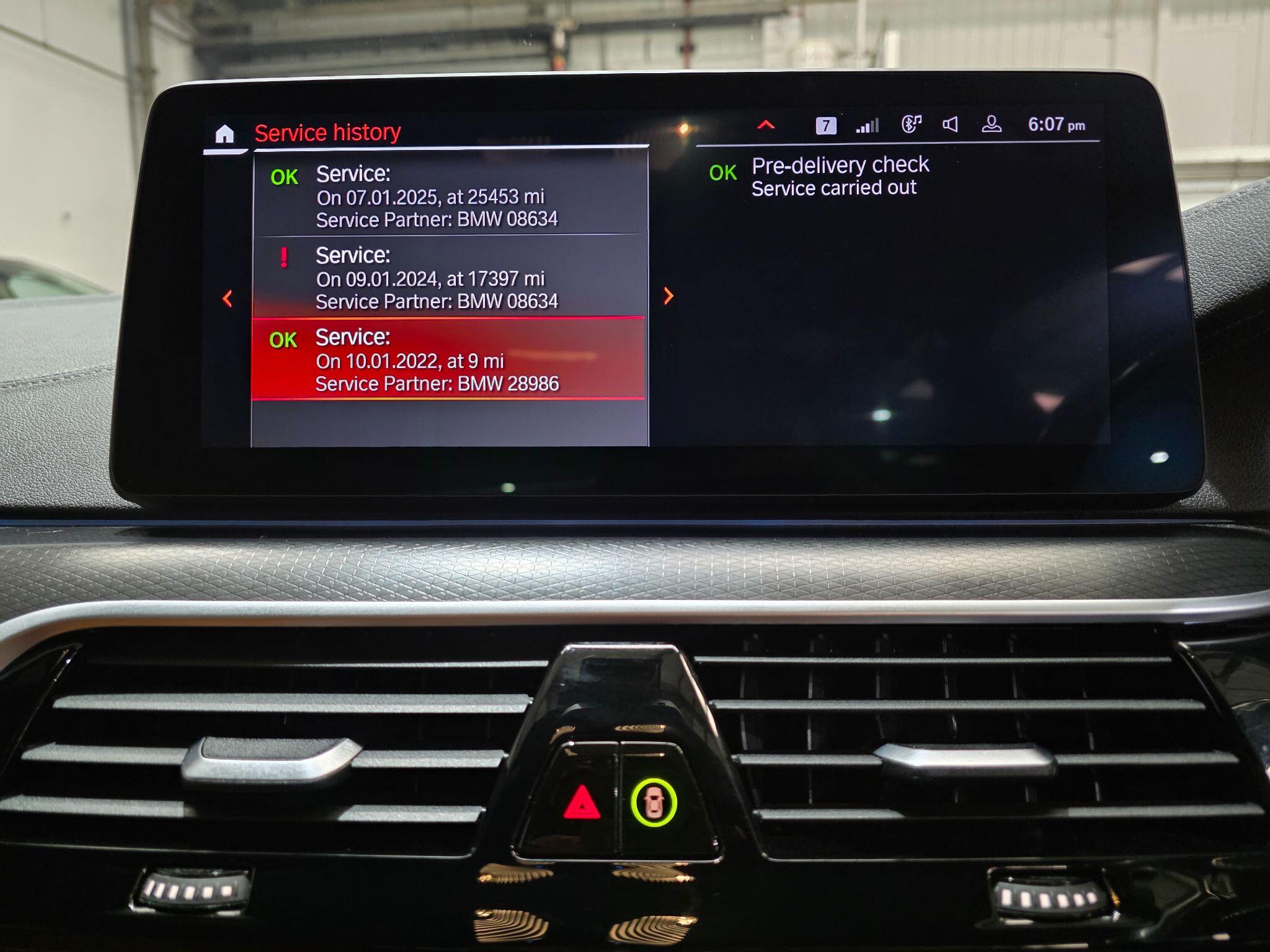 BMW 5 Series view 10
