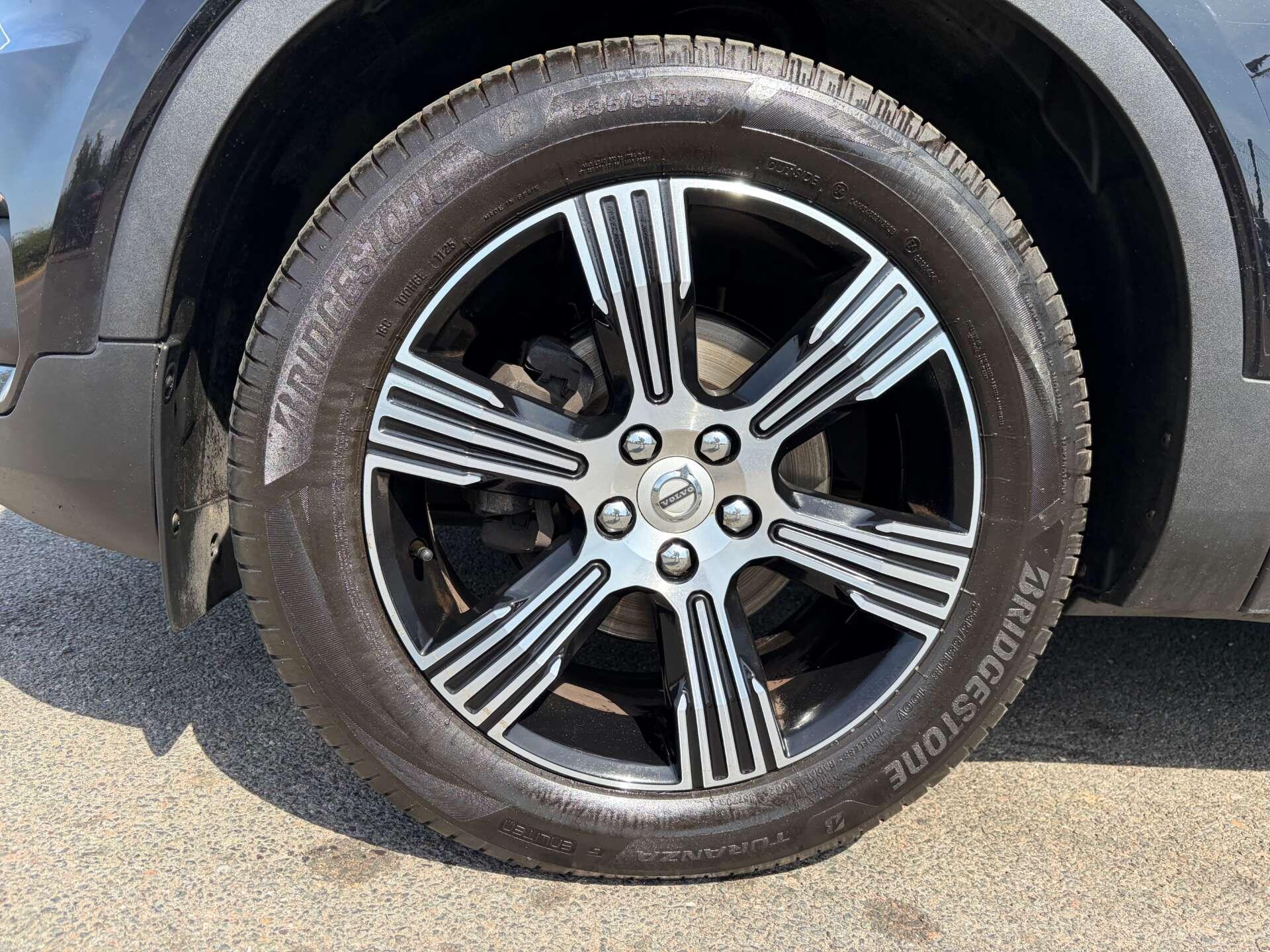 Volvo XC40 view 11