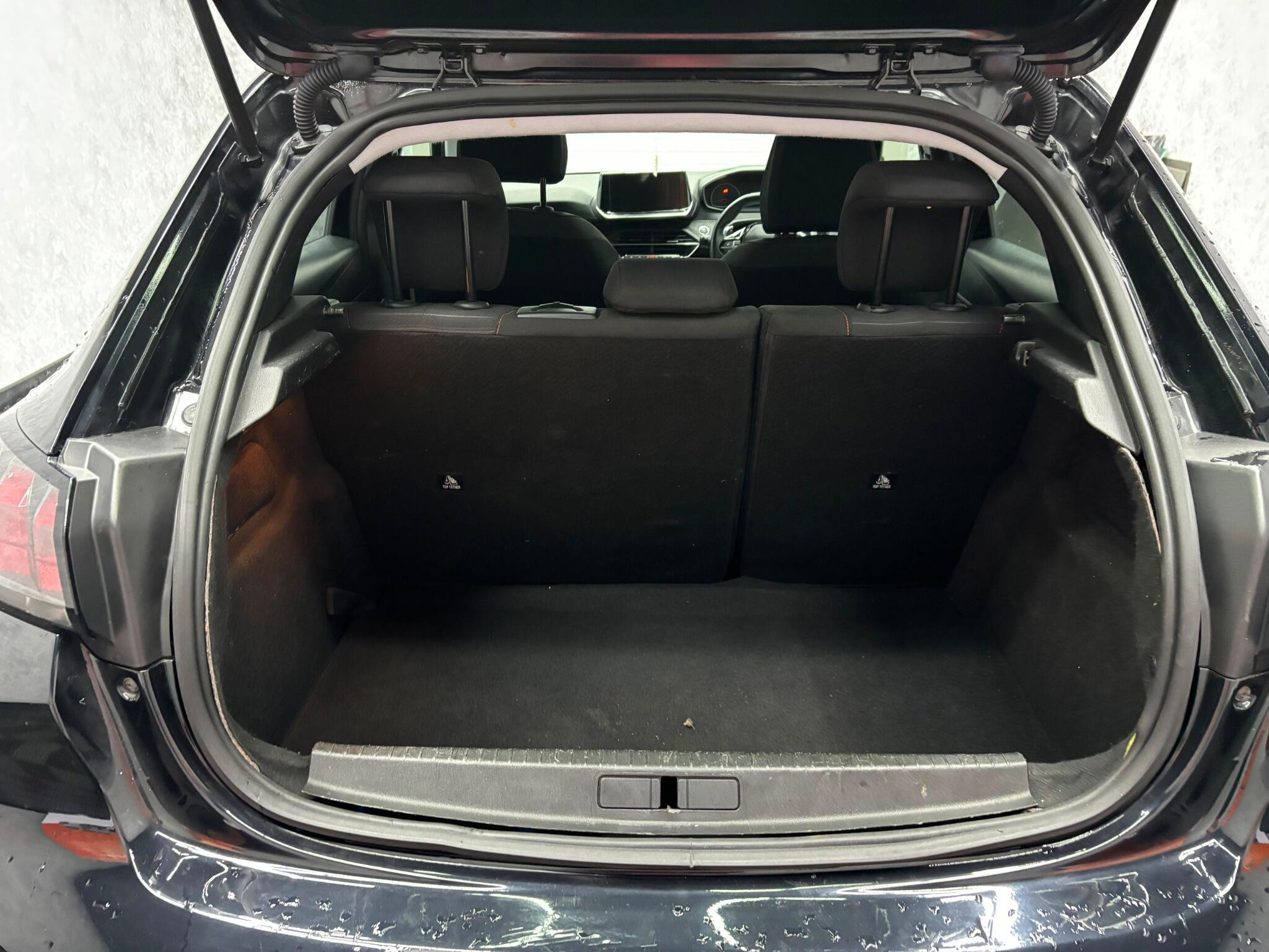 Peugeot 208 view 22