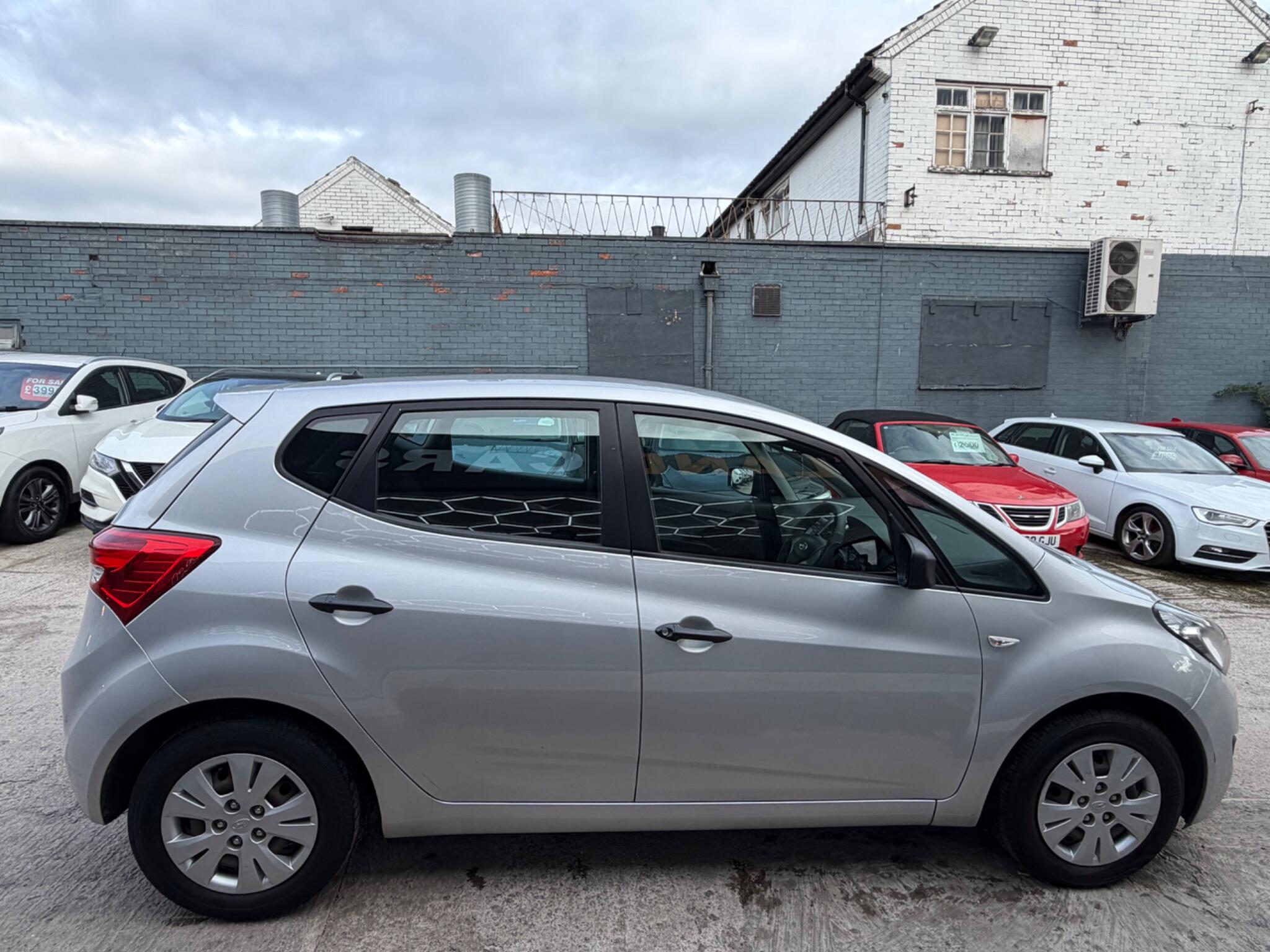 Hyundai Ix20 view 8