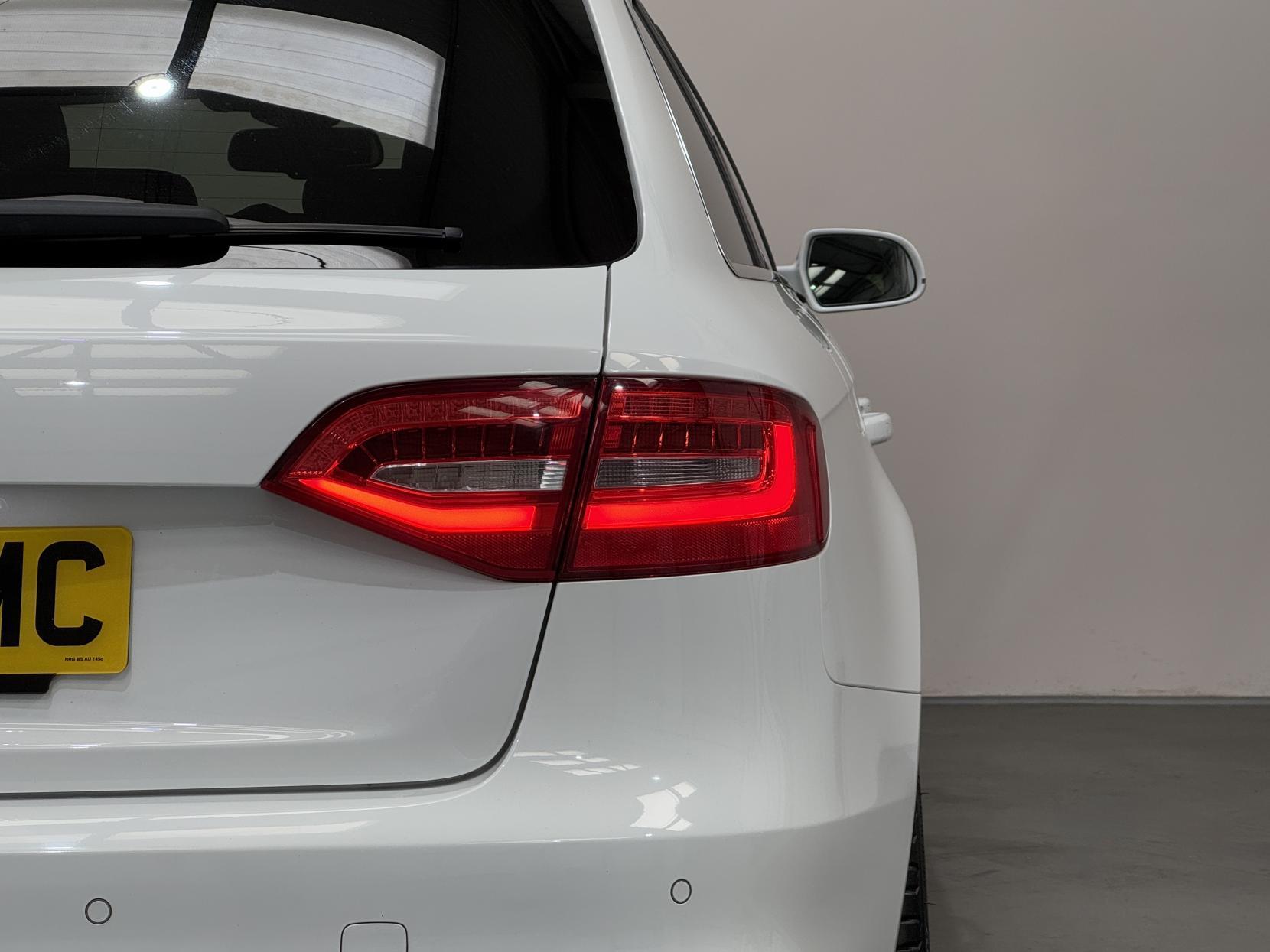 Audi S4 Avant view 10