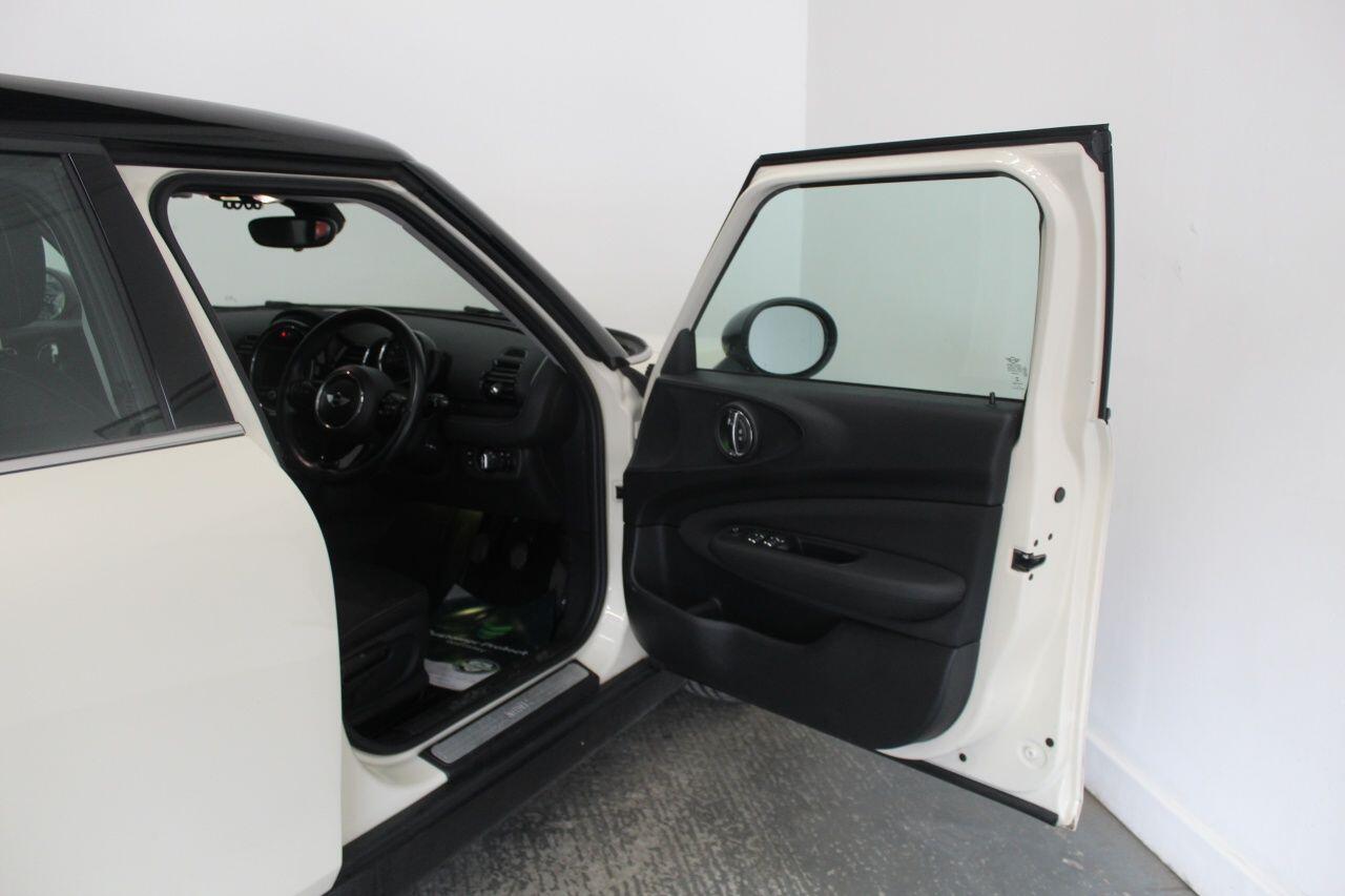 MINI Clubman view 24