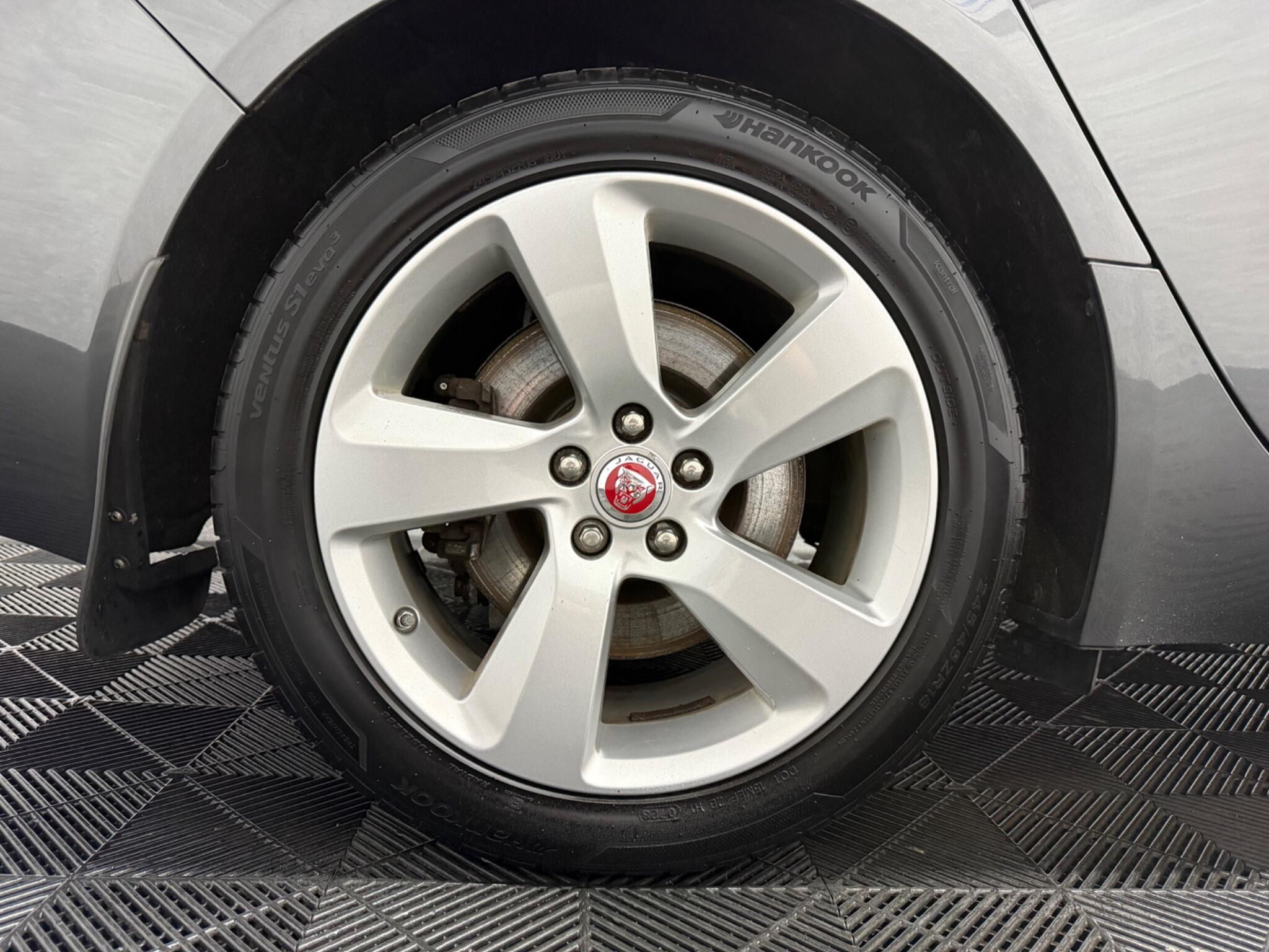 Jaguar XF view 27
