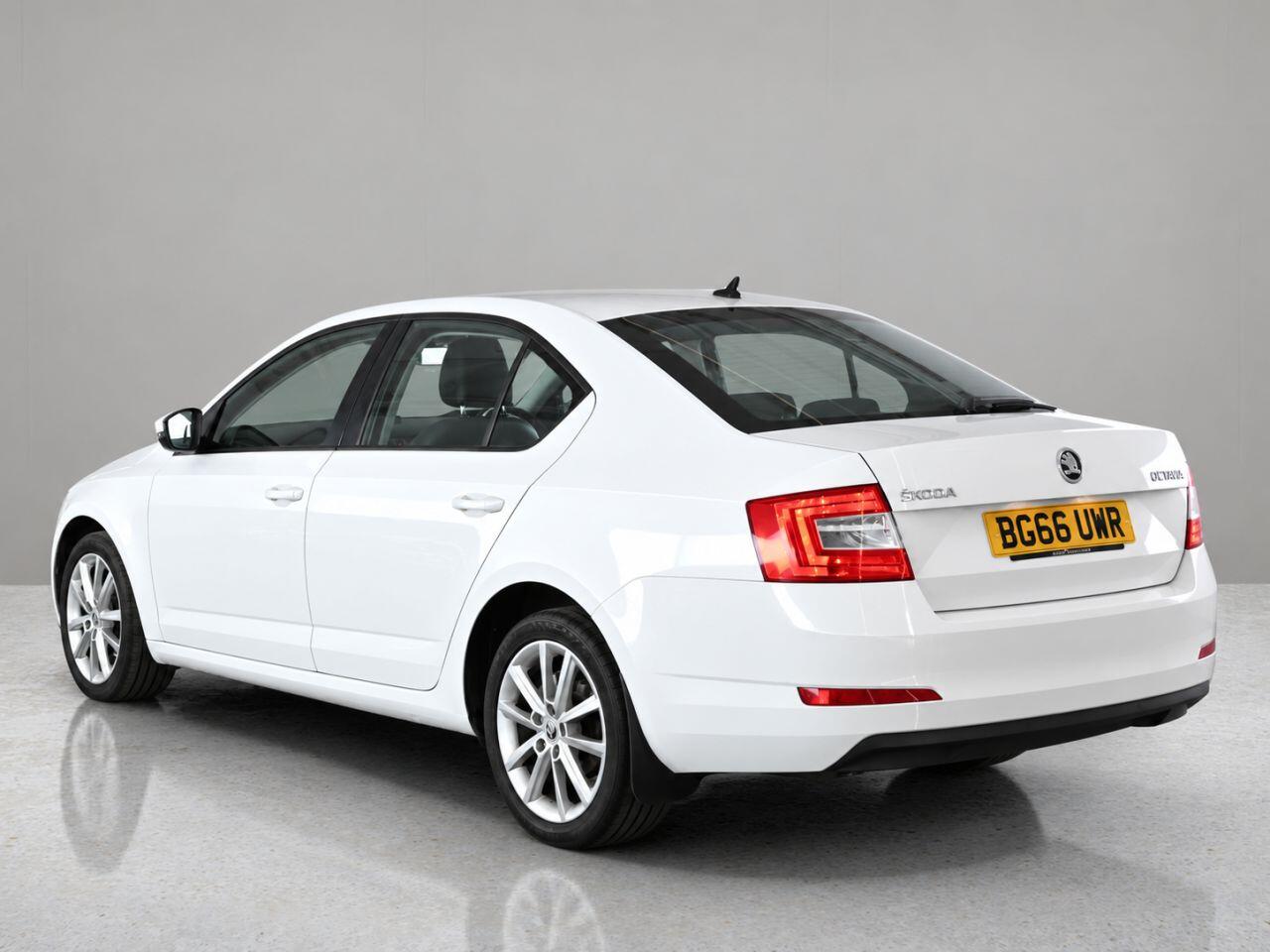 Skoda Octavia view 4