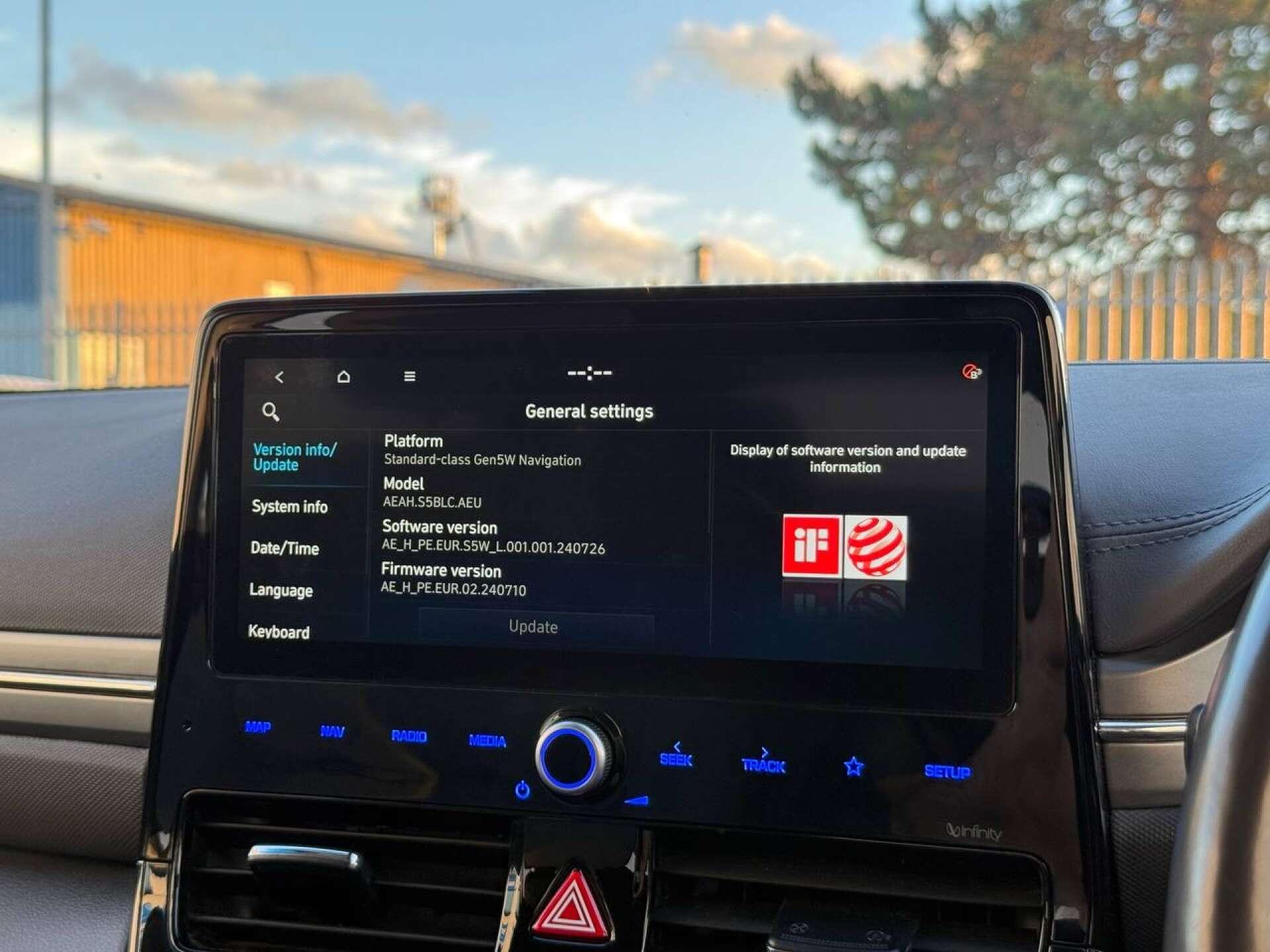 Hyundai Ioniq view 70