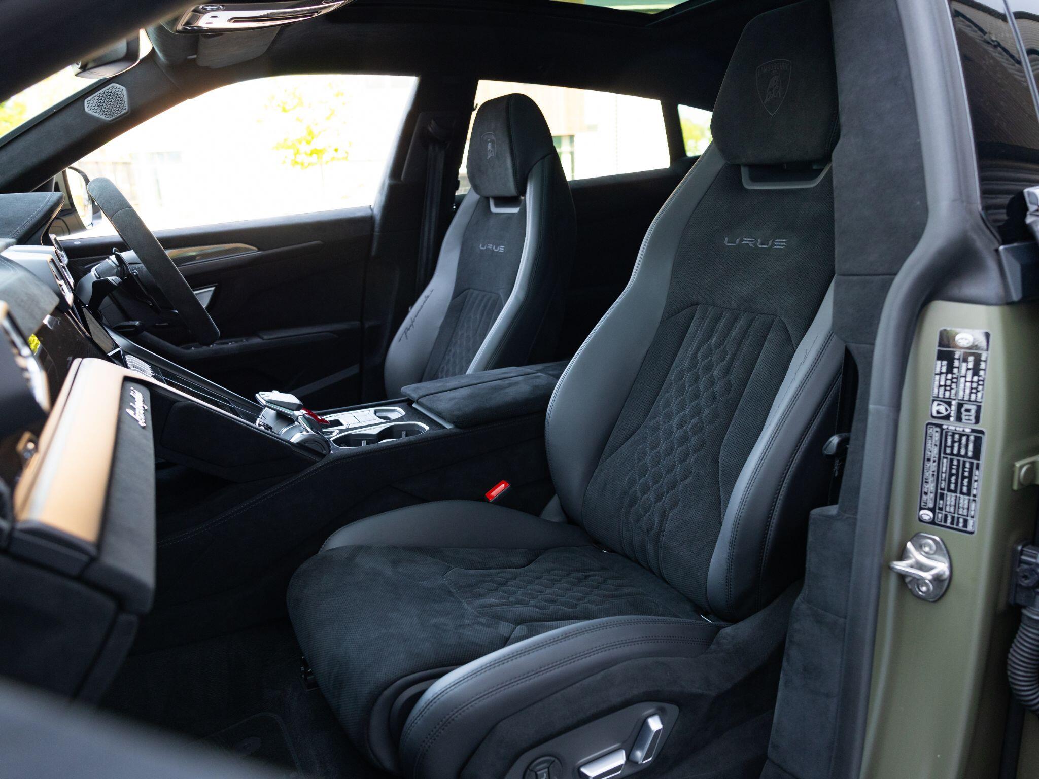 Lamborghini Urus view 42