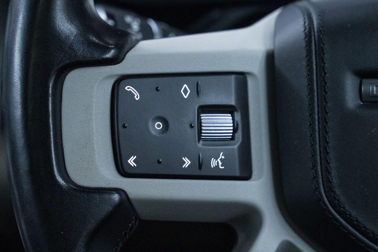 Land Rover Defender view 30
