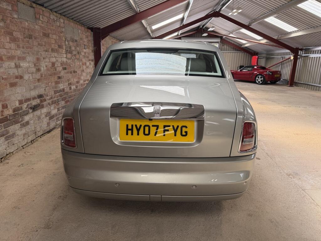 Rolls-Royce Phantom view 48