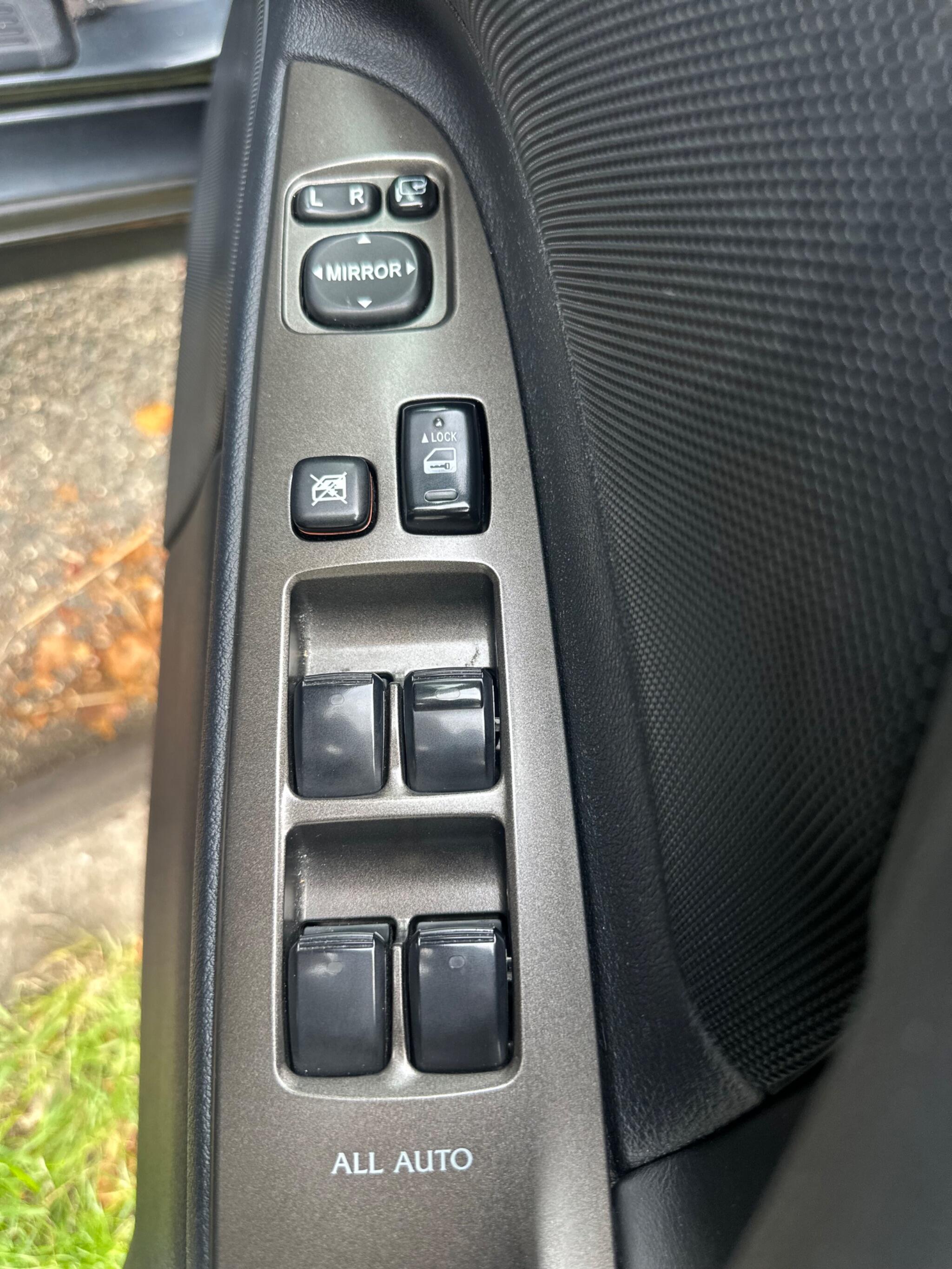 2008 Lexus IS image 31