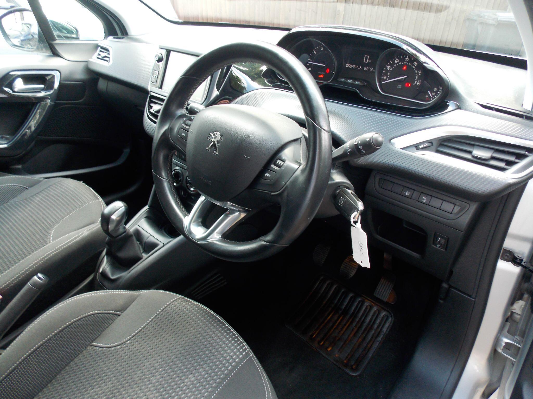 Peugeot 208 view 29