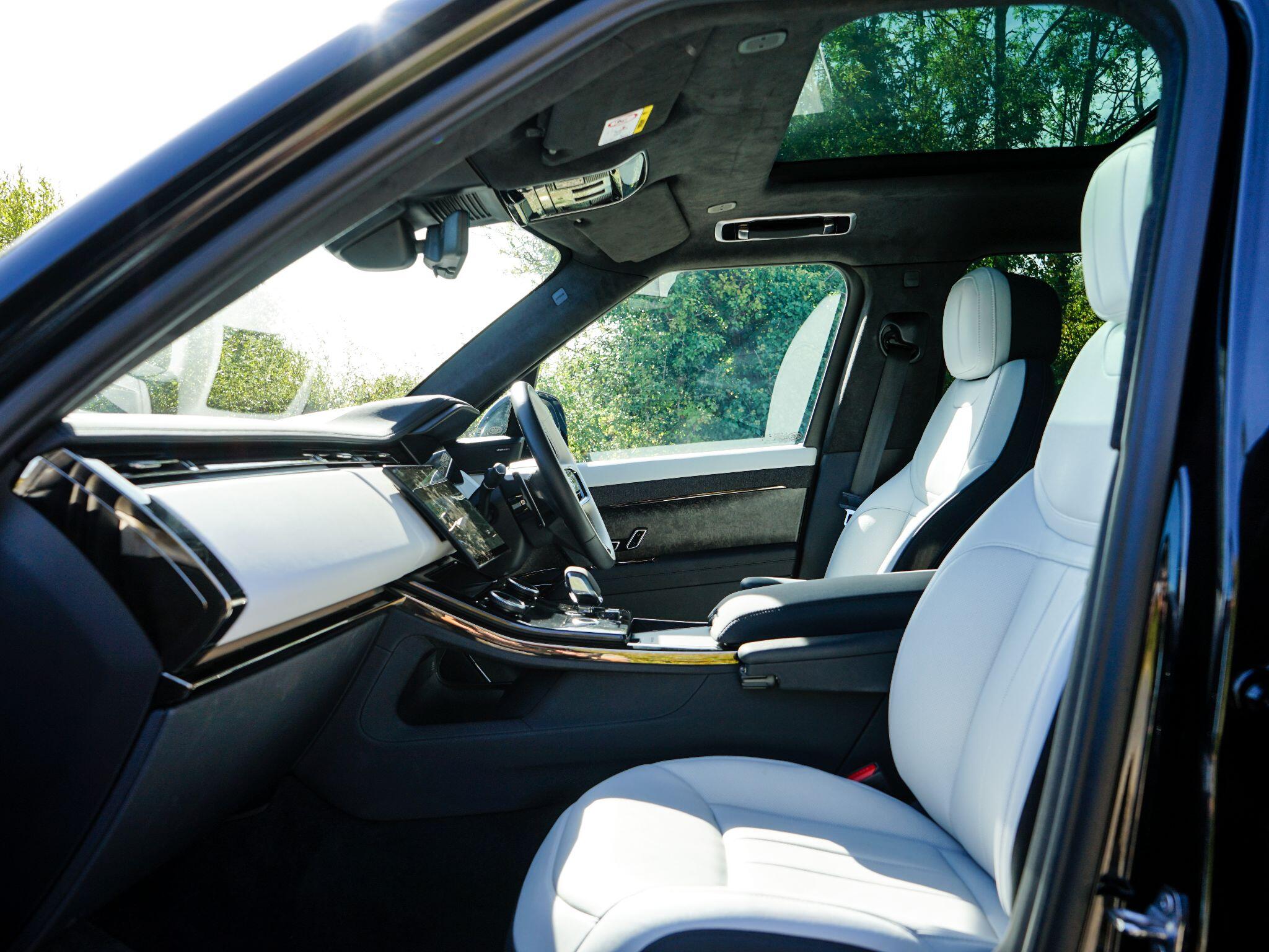Land Rover Range Rover Sport view 3