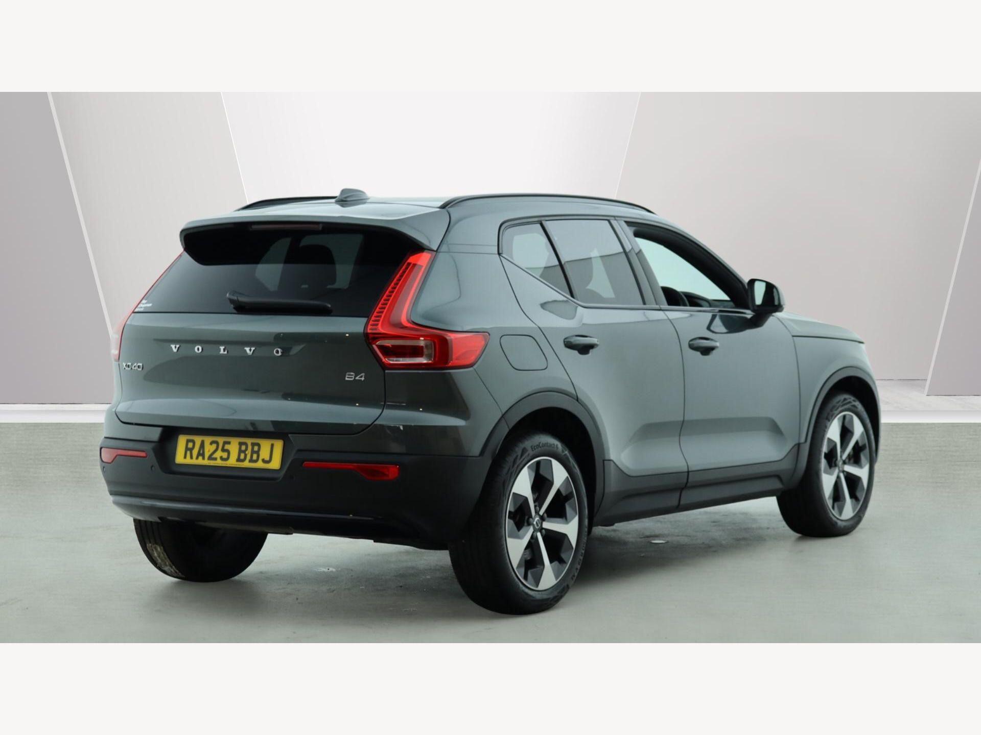Volvo XC40 view 2