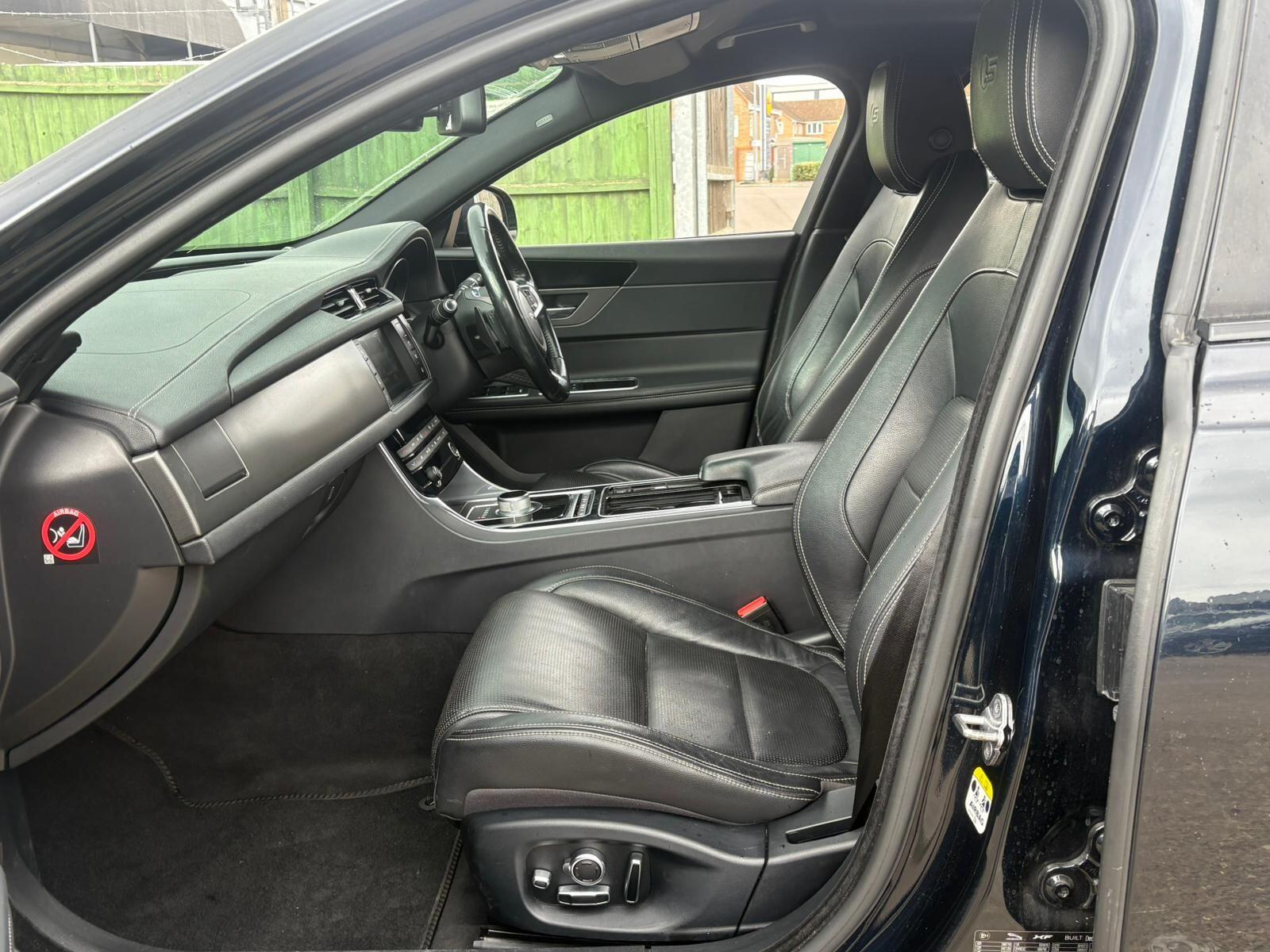 Jaguar XF view 28
