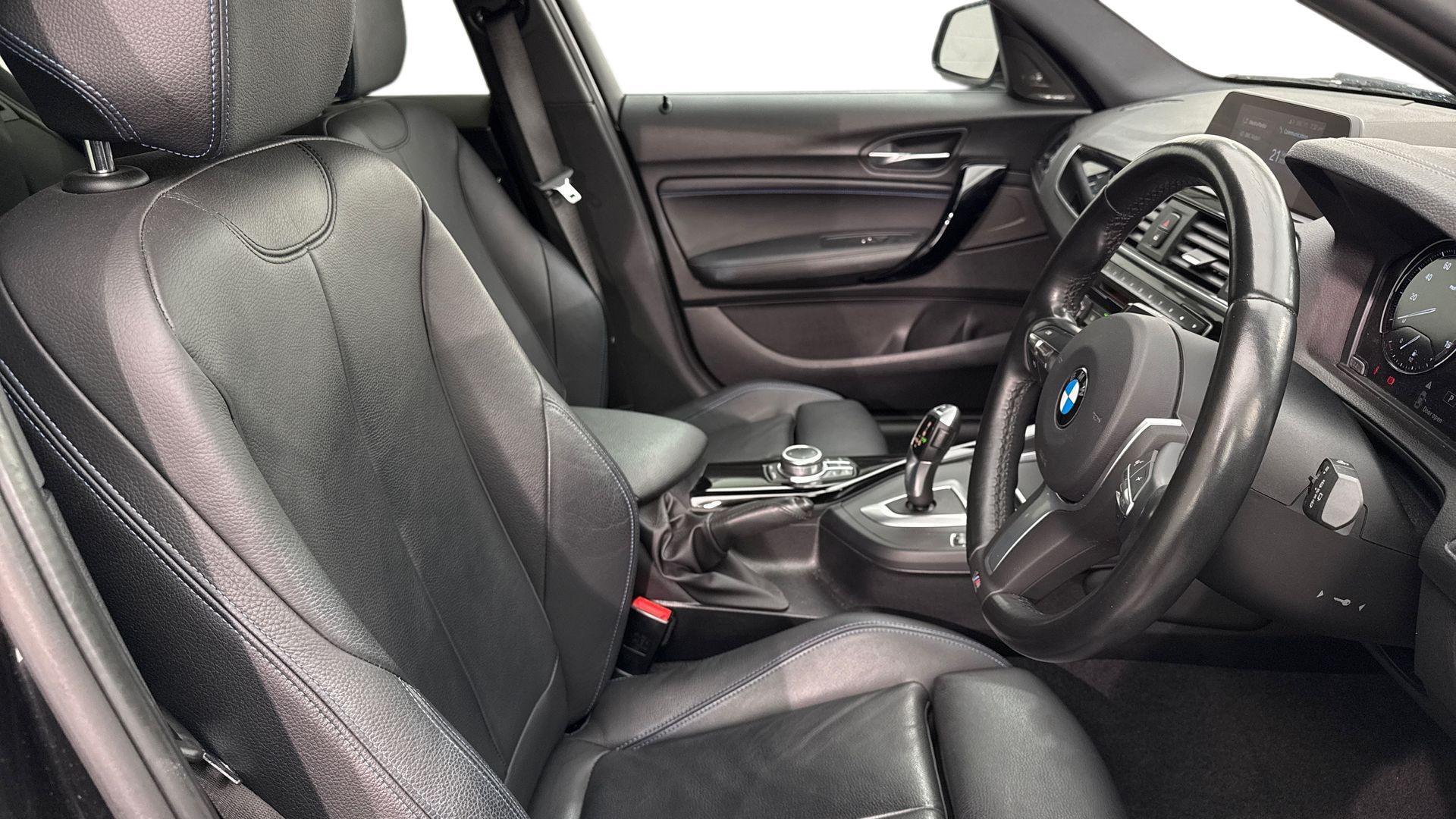 BMW 1 Series view 11
