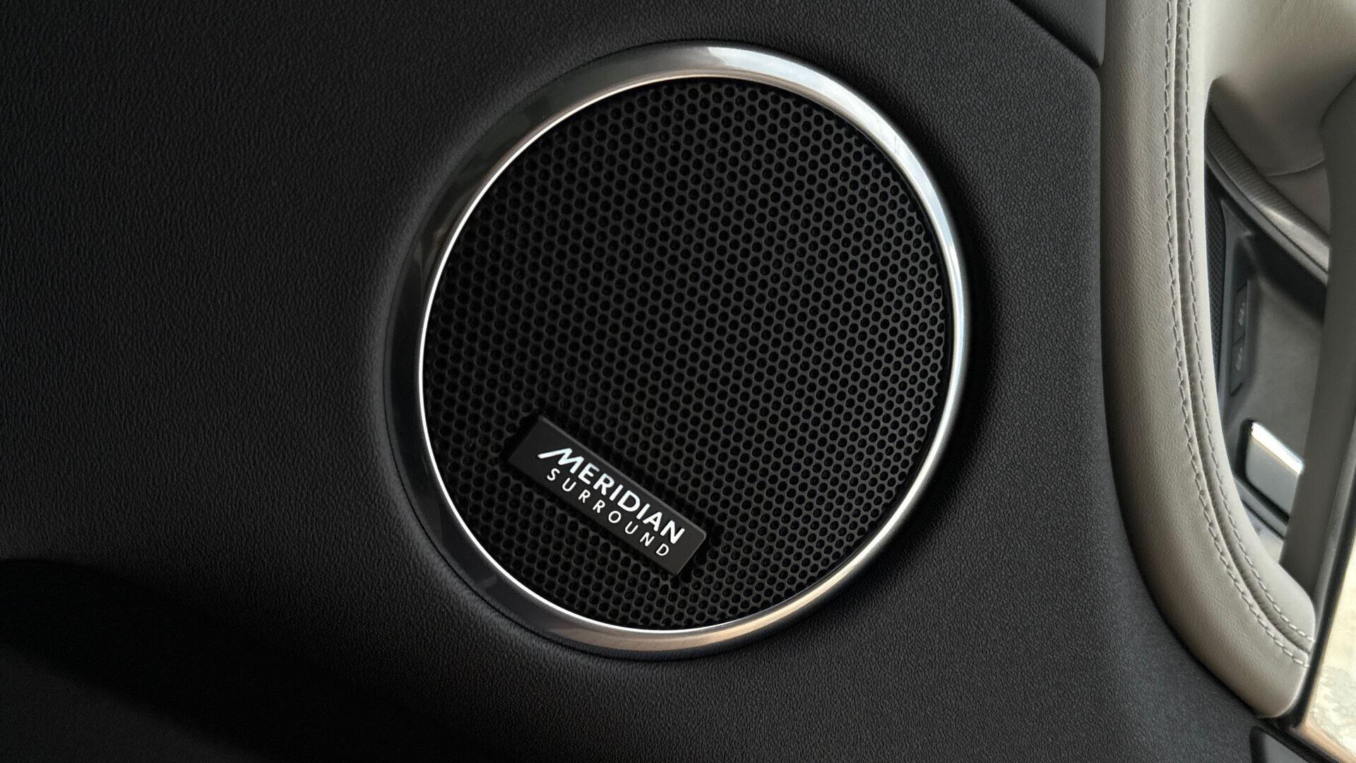 Land Rover Discovery Sport view 23