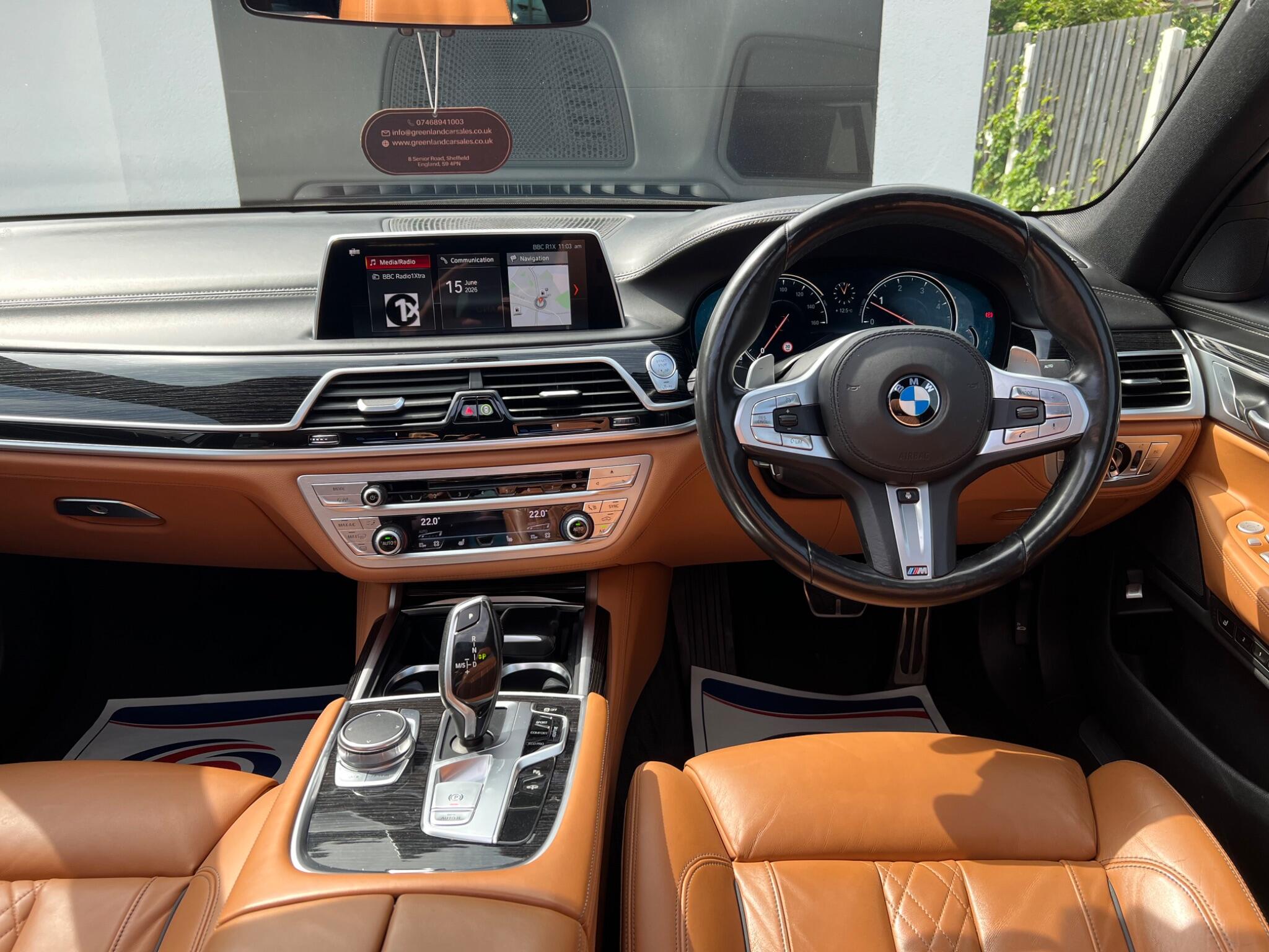 BMW 7 Series view 39