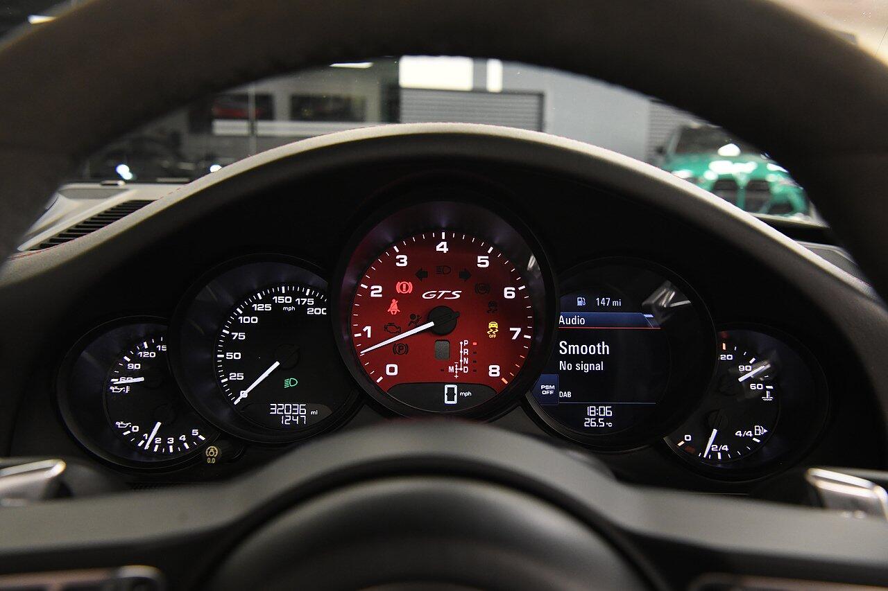Porsche 911 view 22