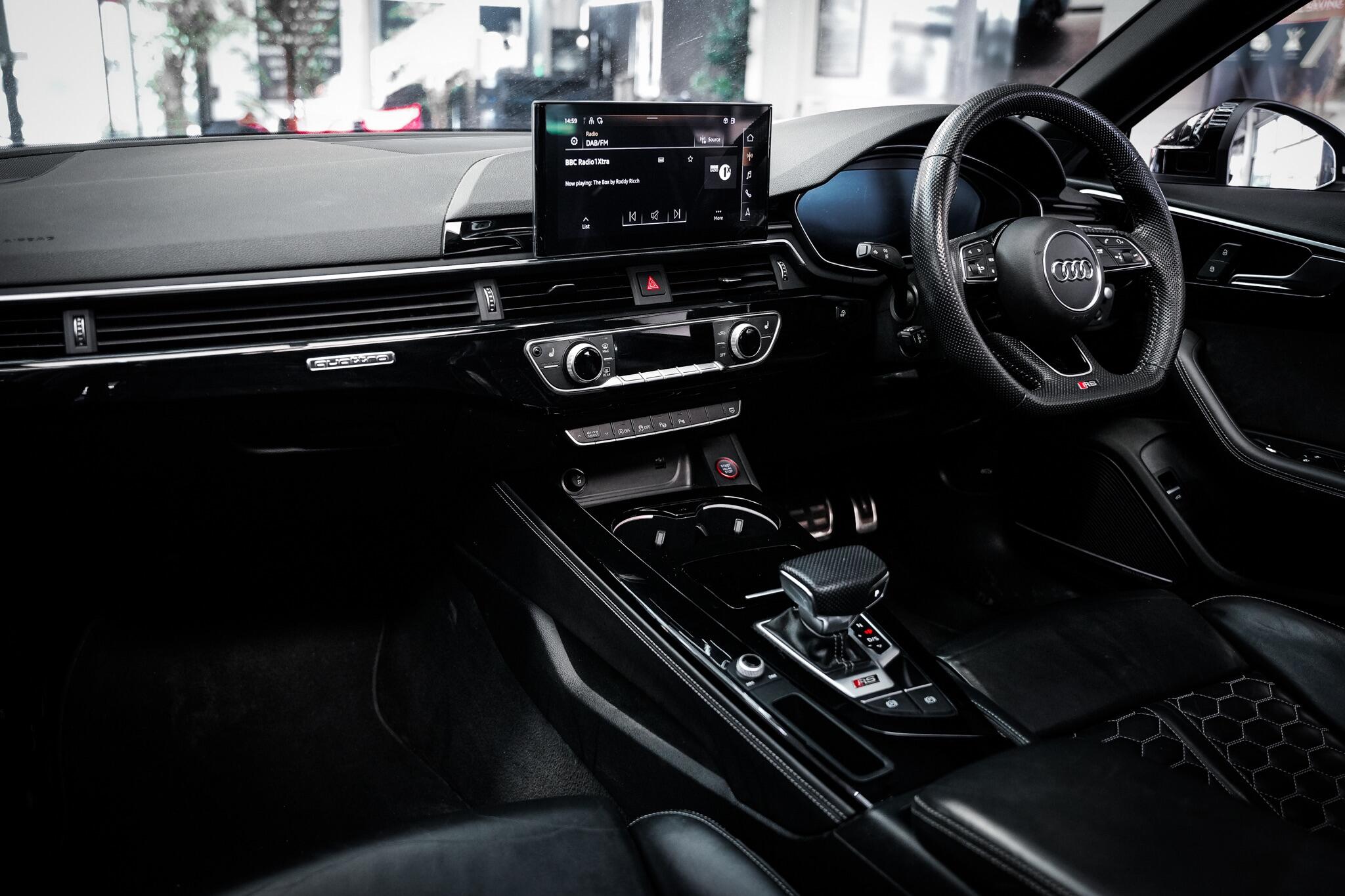 Audi RS4 view 25