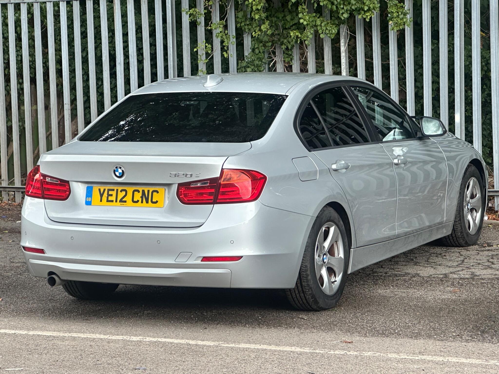 BMW 3 Series view 4