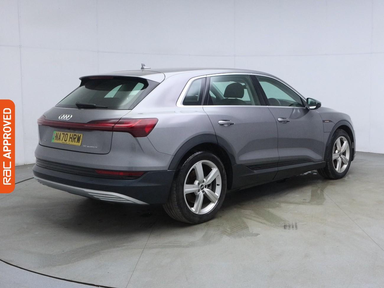 Audi E-Tron view 35