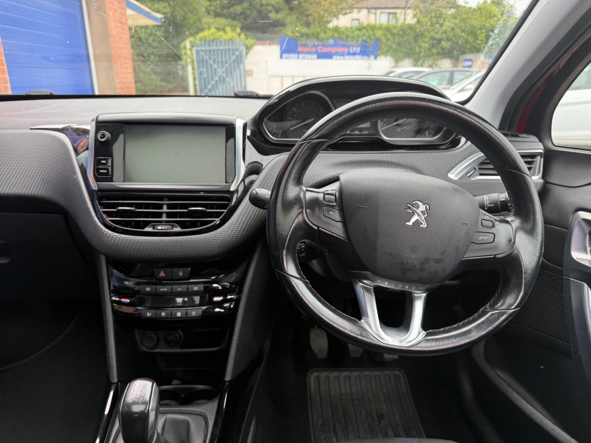 Peugeot 2008 view 4