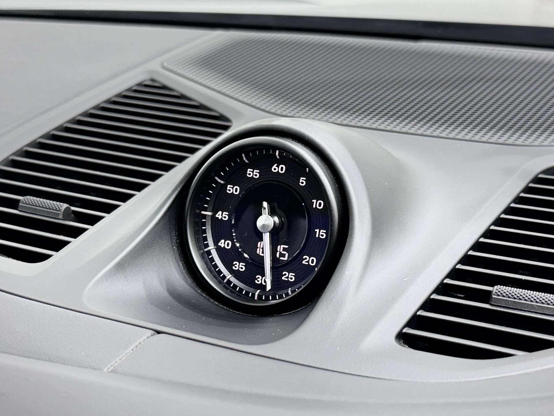 Porsche Cayenne view 52