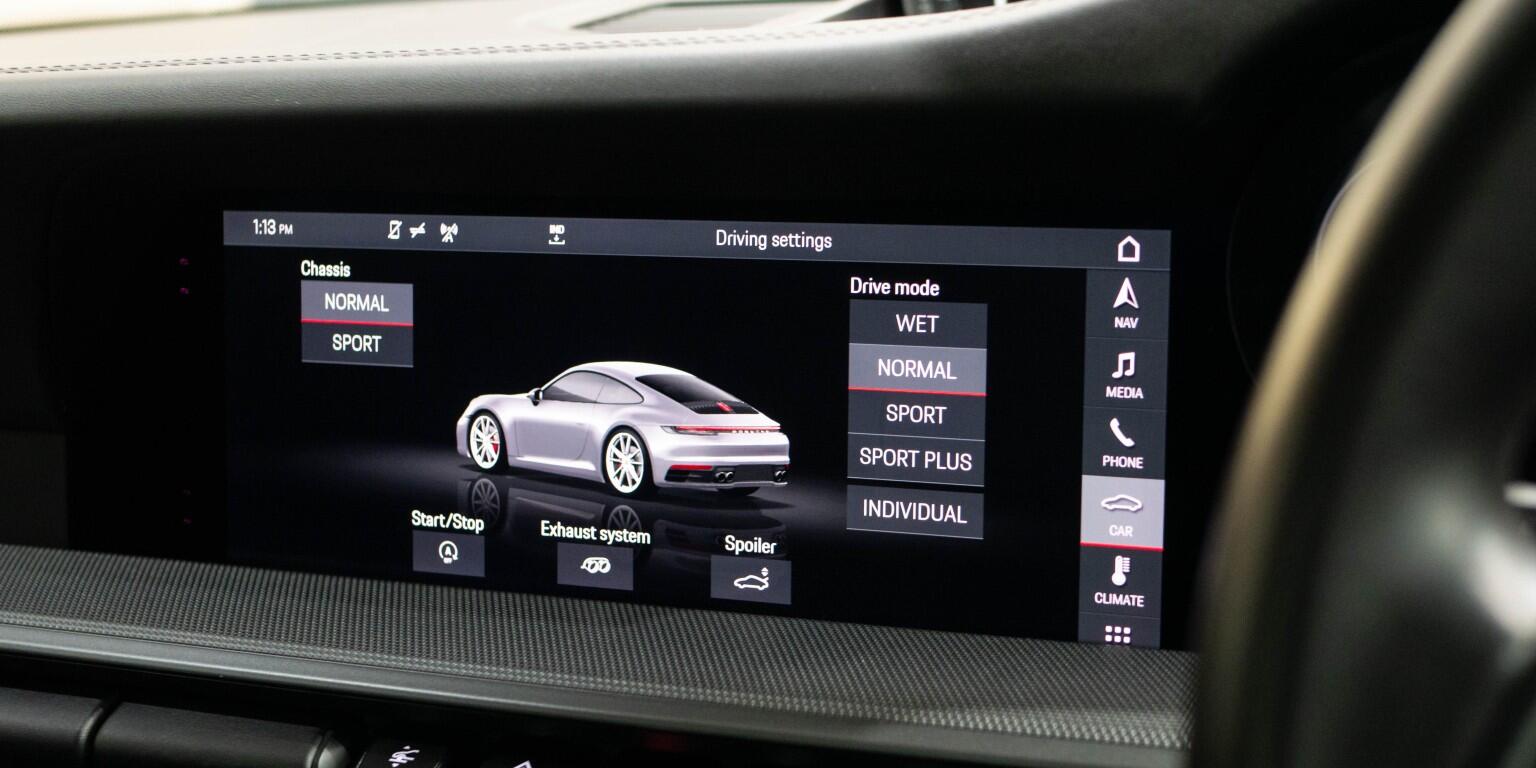 Porsche 911 view 34