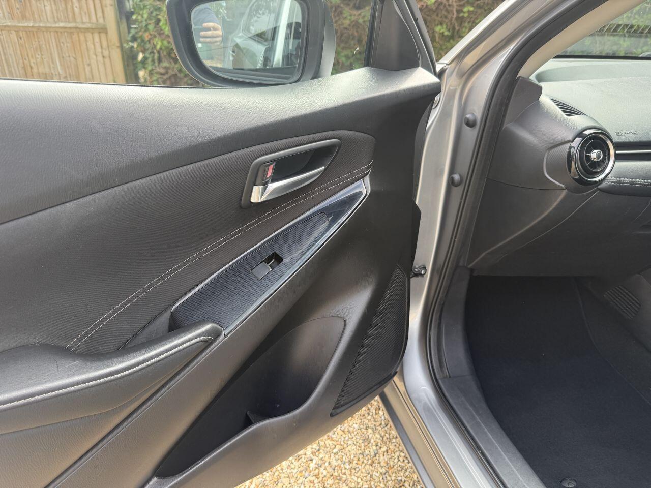 Mazda Mazda2 view 27