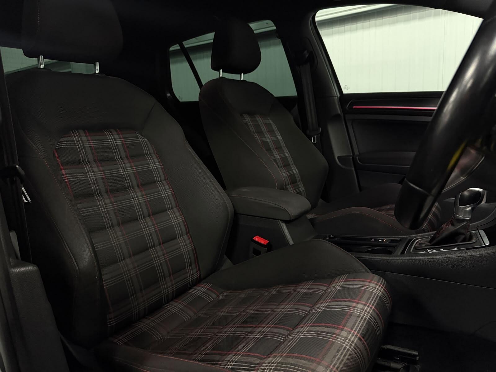 Volkswagen Golf view 21