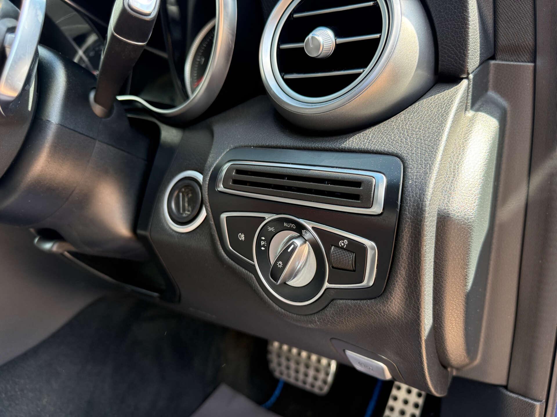 Mercedes-Benz C-Class view 32