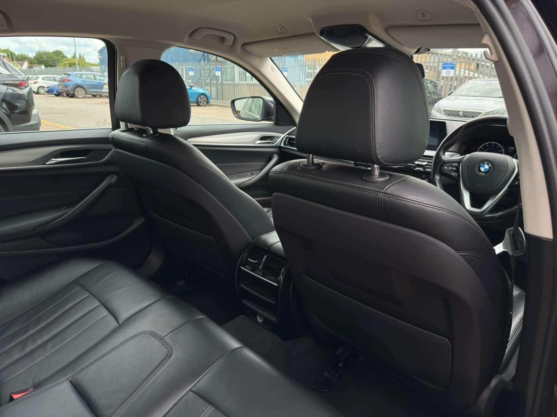 BMW 5 Series view 27