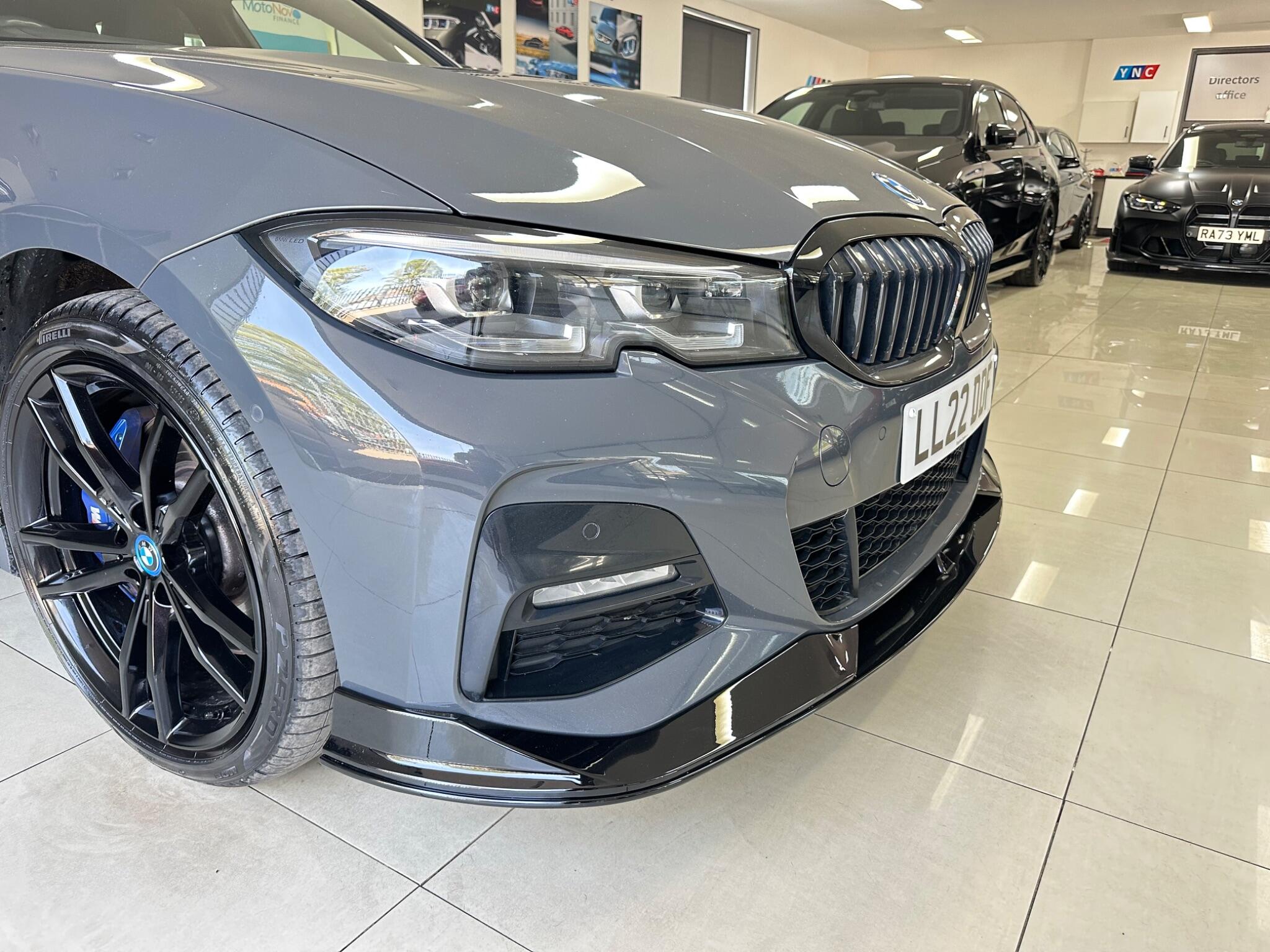BMW 3 Series view 17