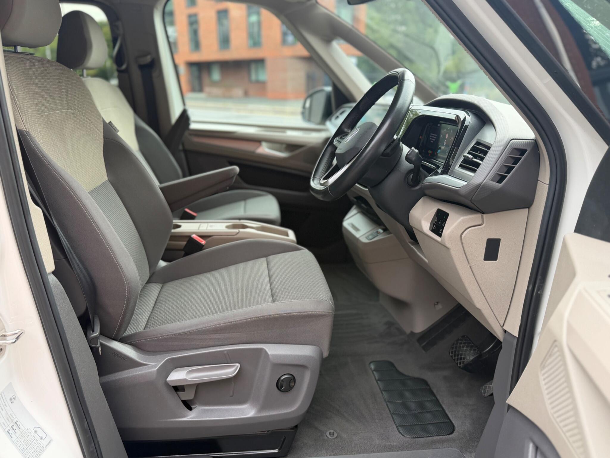Volkswagen Multivan view 25