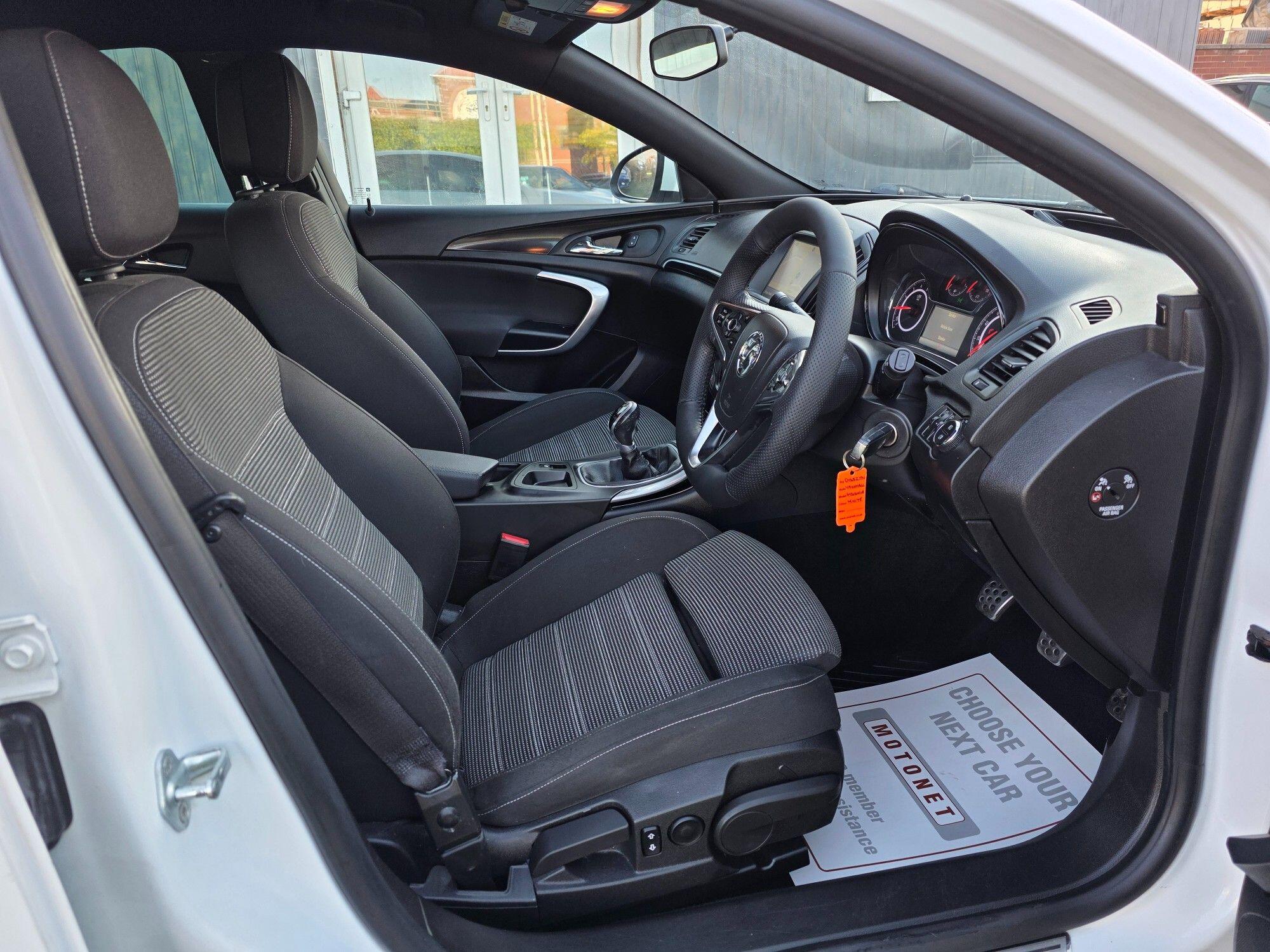 Vauxhall Insignia view 16