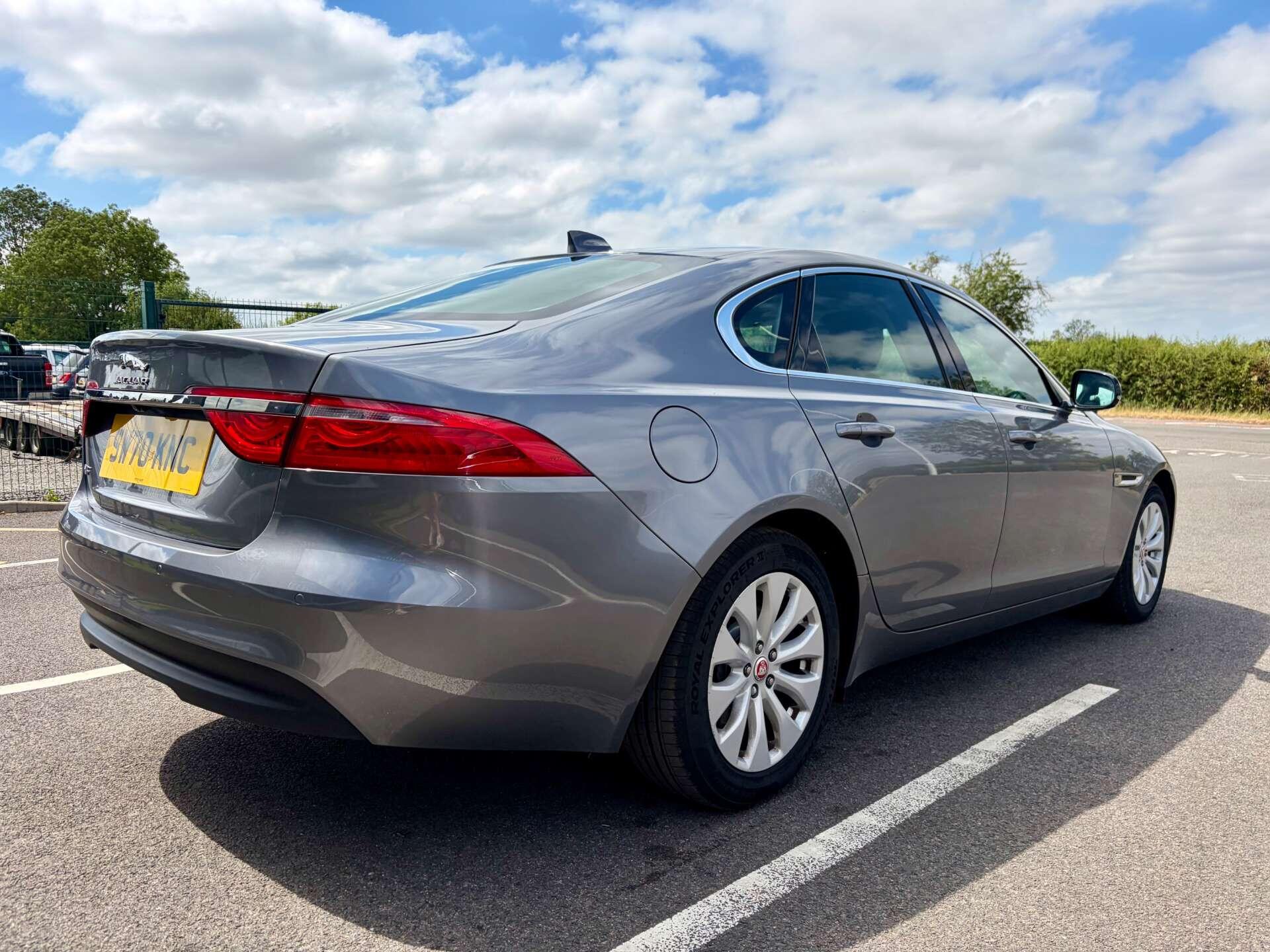Jaguar XF view 8
